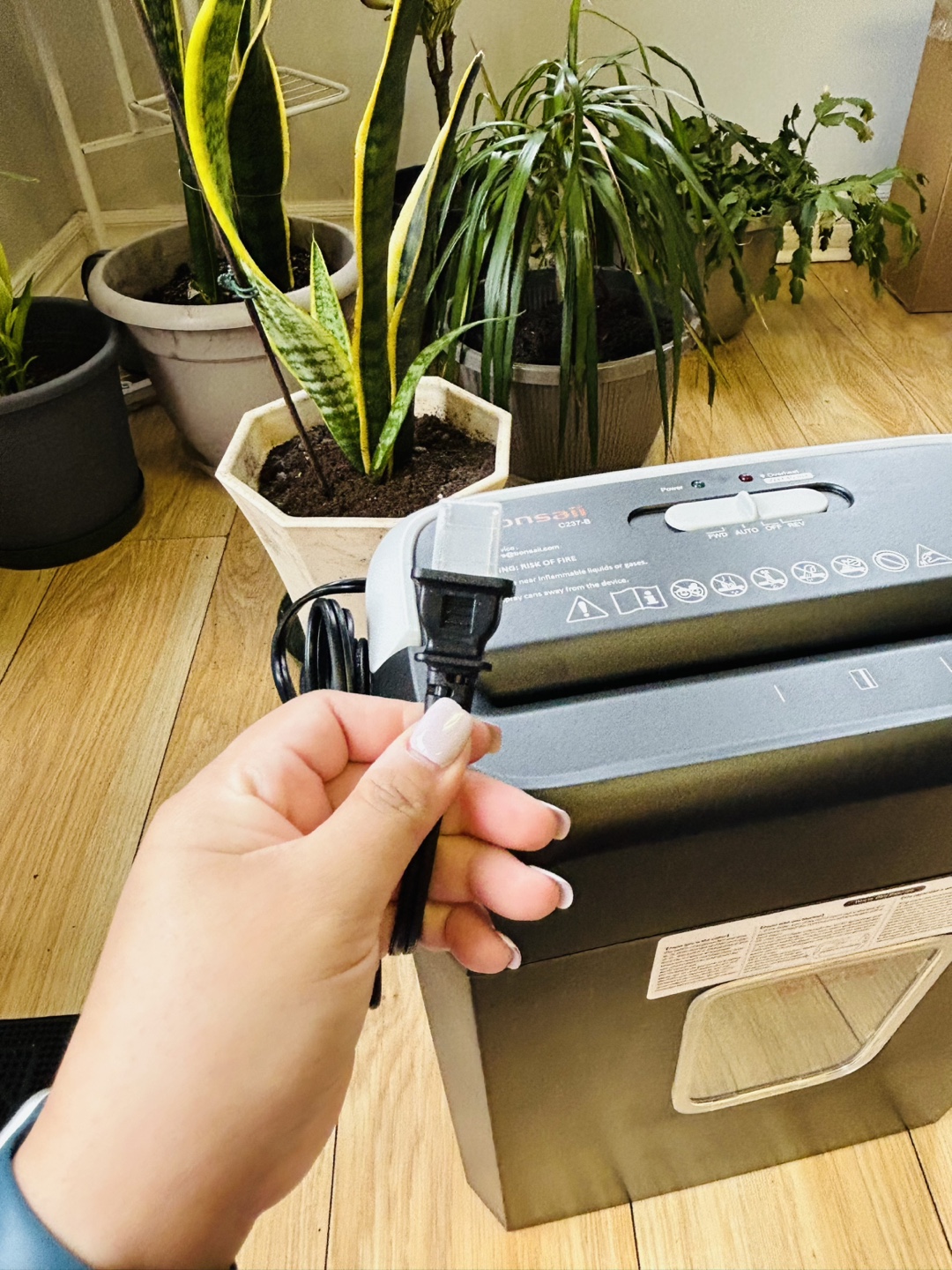 Bonsai 6-Sheet Cross-Cut Paper Shredder - New in Box - photo 3