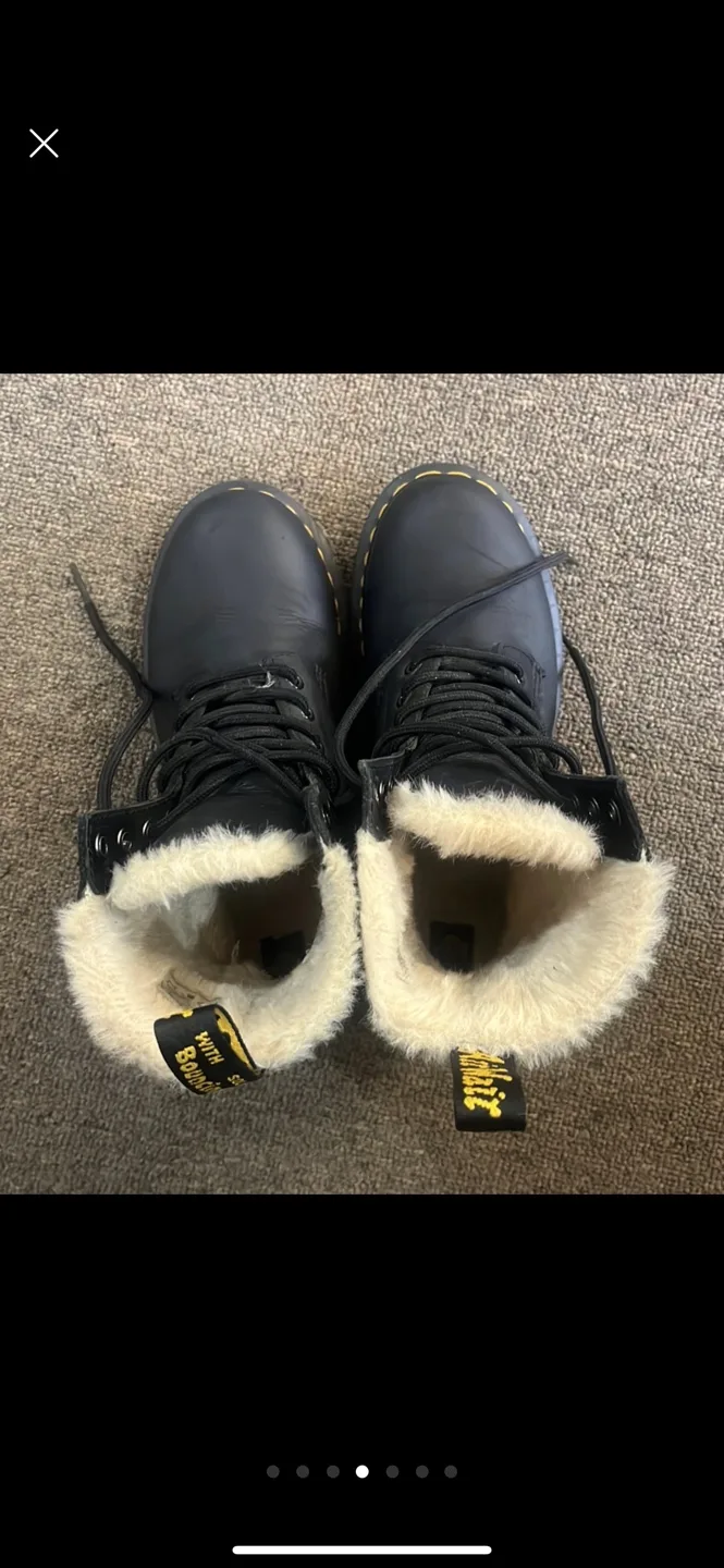 DR. MARTENS 1460 Serena faux fur lined lace up boots size 37 image indicator(4)