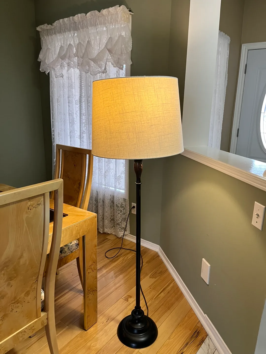 Stand up Lamp ..Exellent Condition image indicator(3)