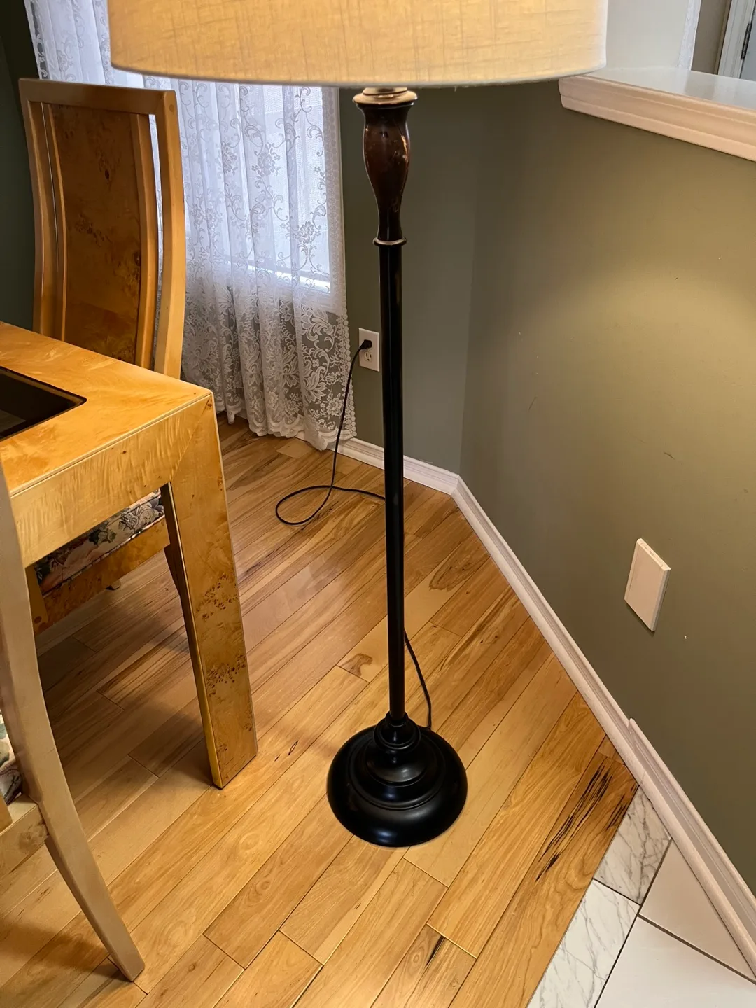 Stand up Lamp ..Exellent Condition image indicator(4)