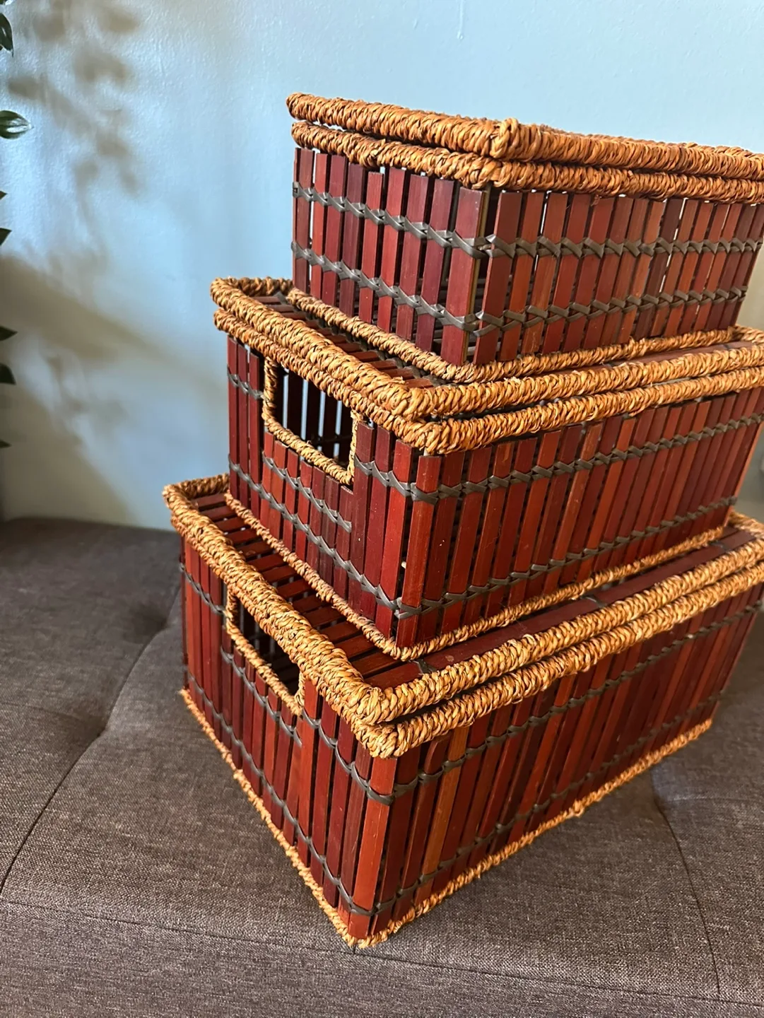 Set of 3 nesting bamboo storage baskets with lids image indicator(2)