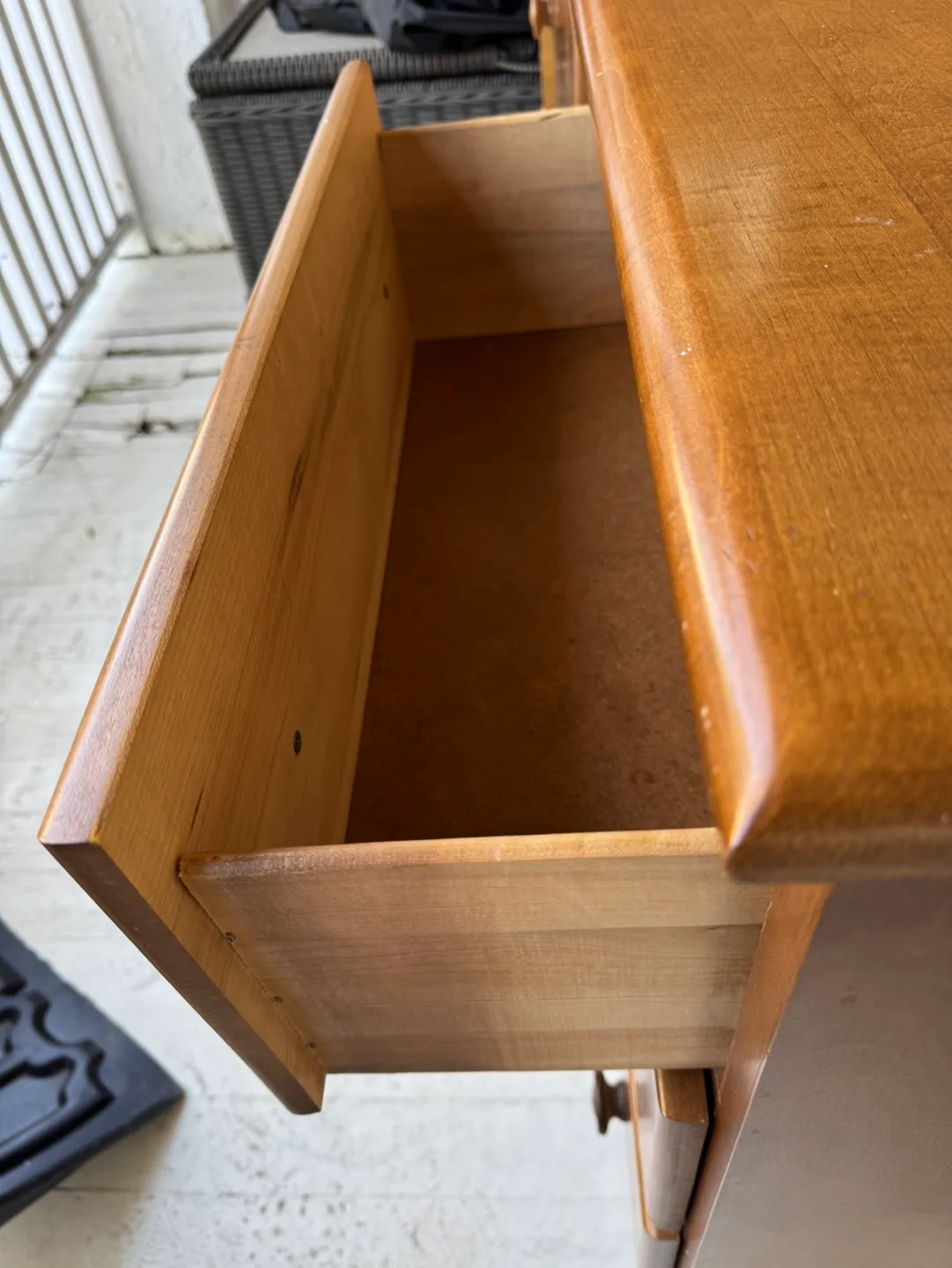 Wooden six-drawer dresser image indicator(3)