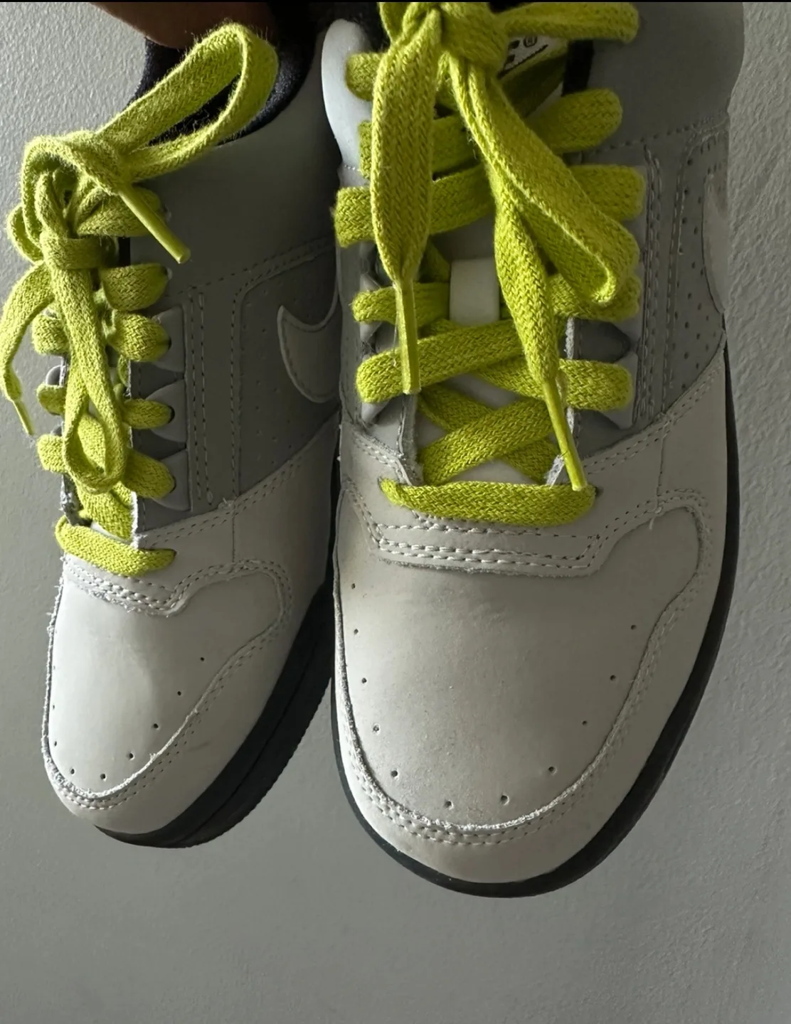 Nike Sneakers image indicator(2)