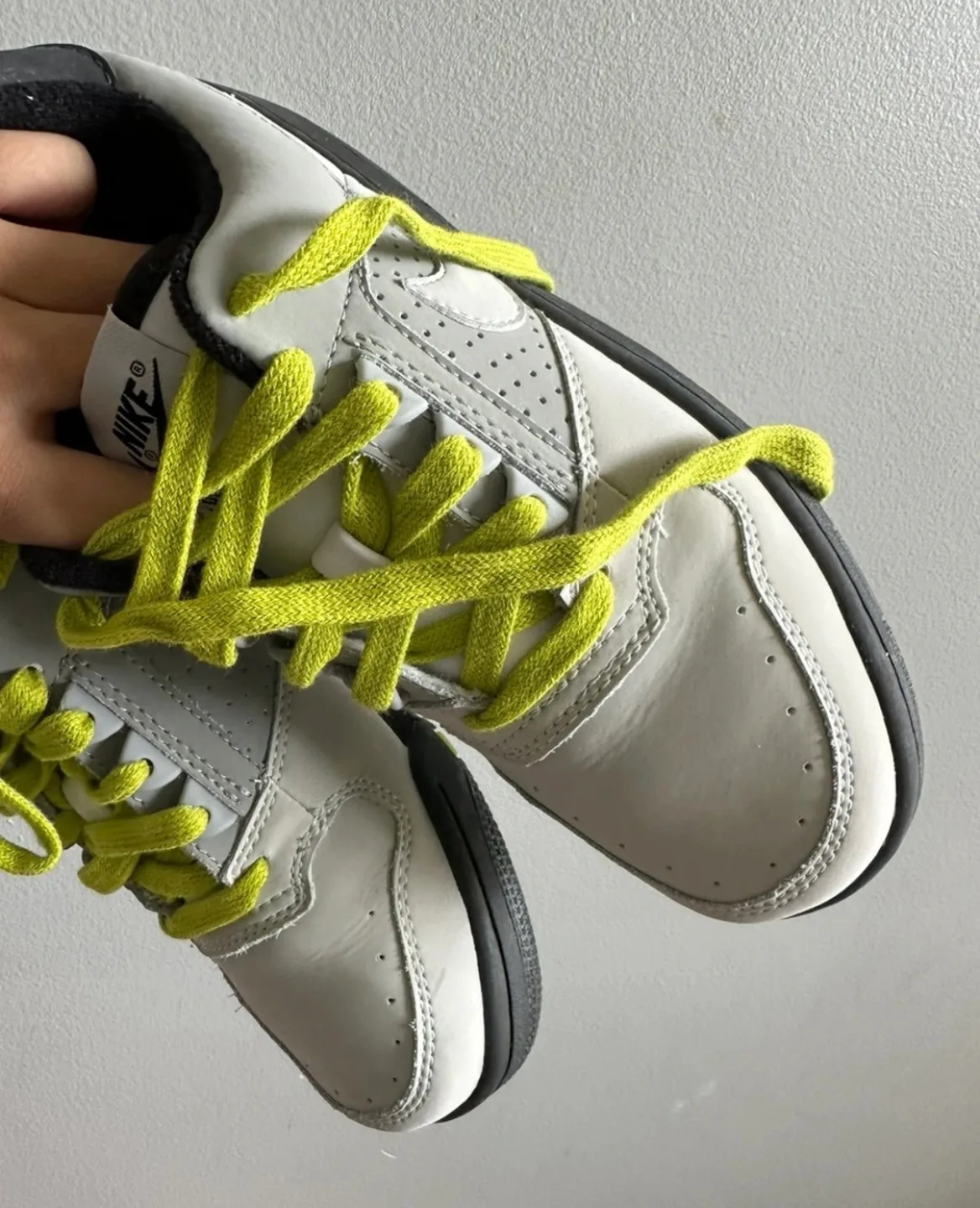Nike Sneakers image indicator(3)