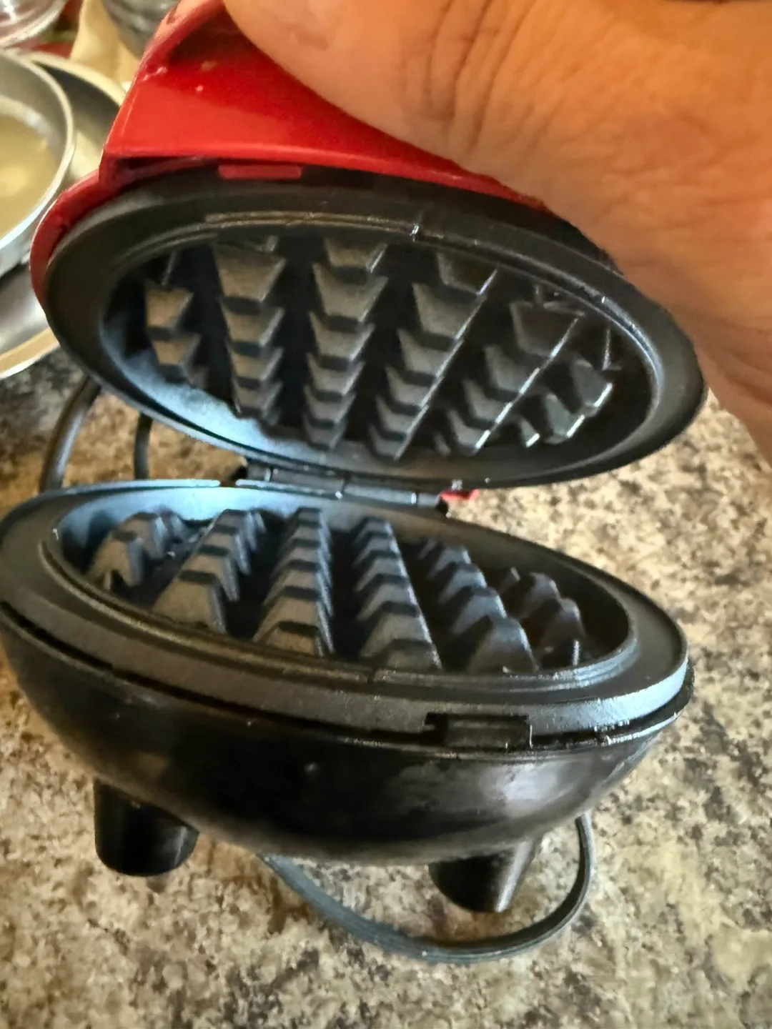 Dash Mini Maker Waffle Maker 💚 image indicator(2)