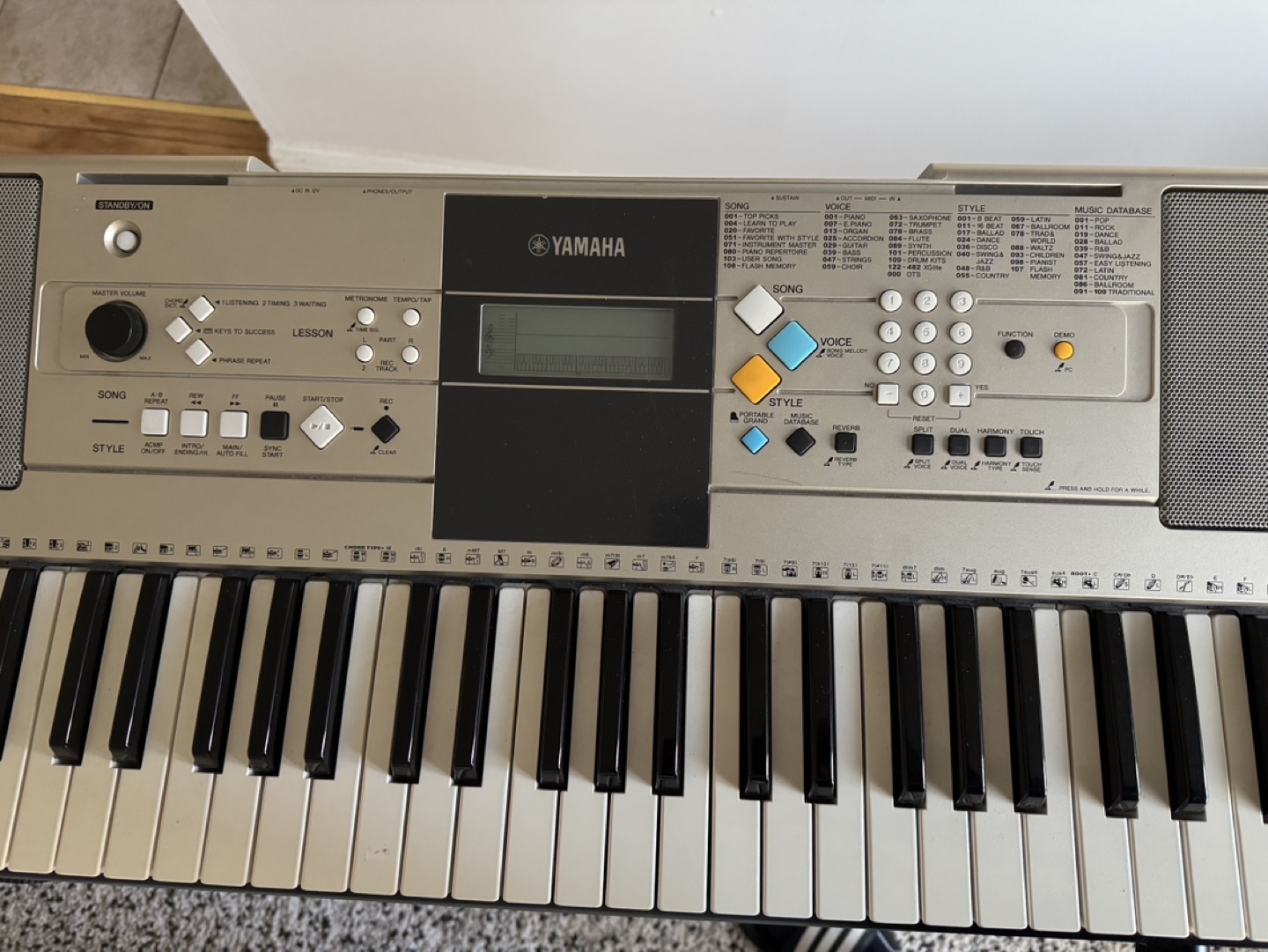 Yamaha YPT-320 Digital Keyboard with Stand and Sustain Pedal - photo 2