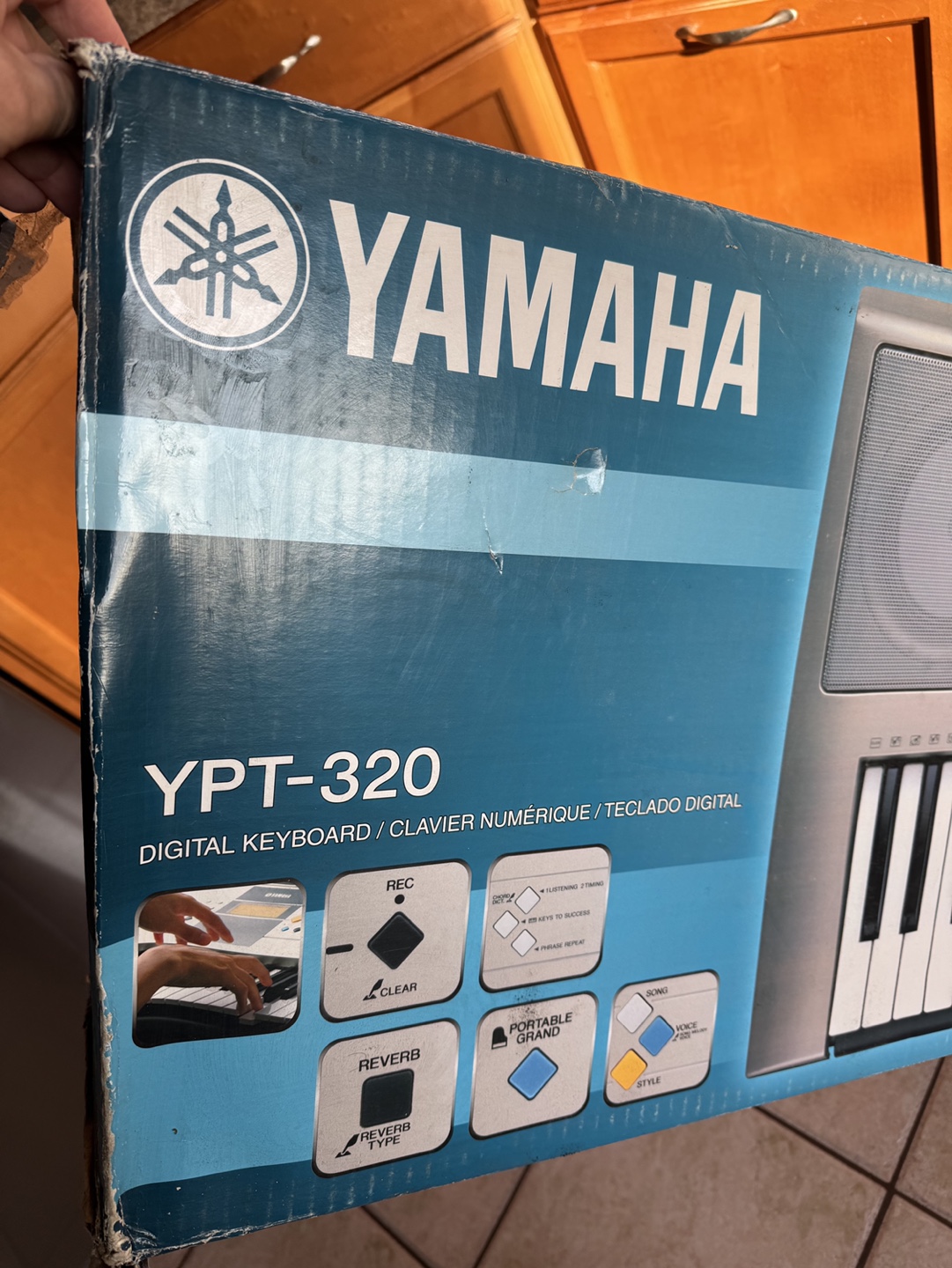 Yamaha YPT-320 Digital Keyboard with Stand and Sustain Pedal - photo 3