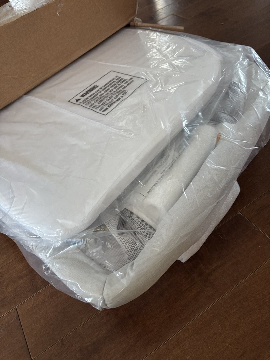 Bassinet & Bedside Sleeper. Brand new in box - photo 4