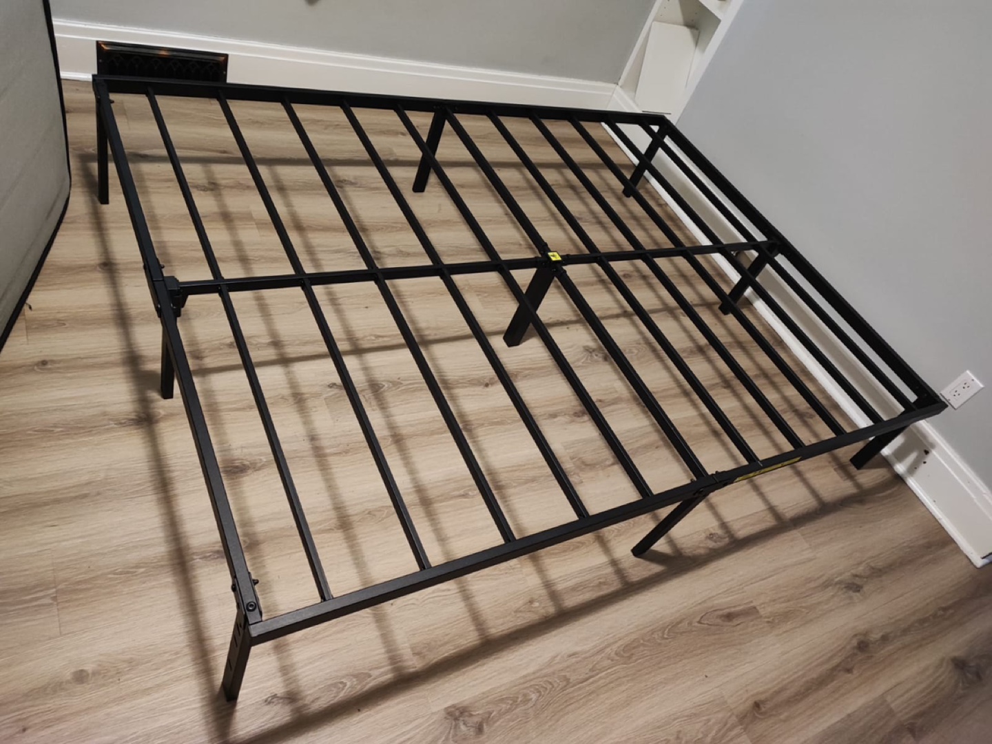 Metal Bed Frame - Queen Size - photo 3