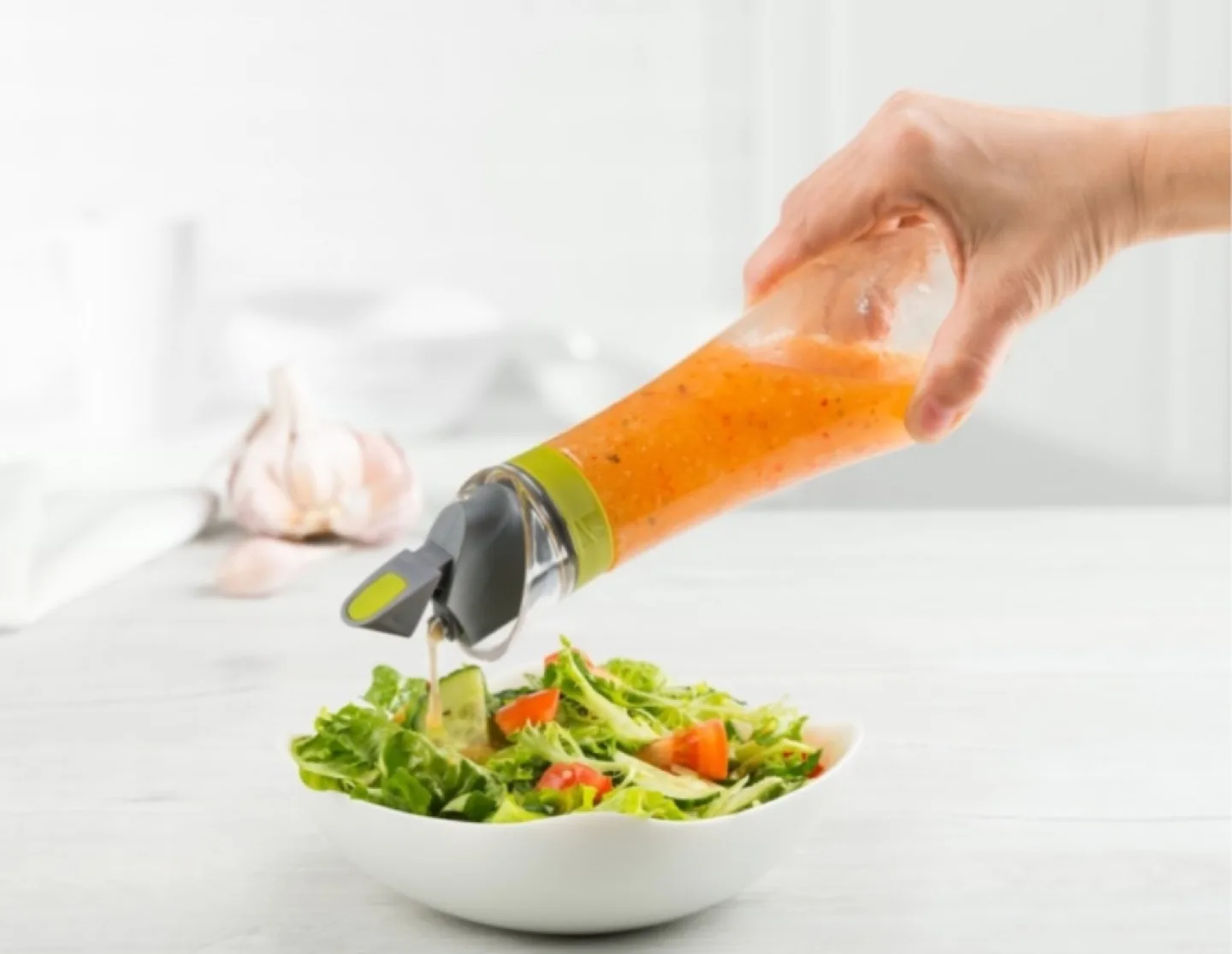 10 oz Salad Dressing Bottle with Flip-Up Cap image indicator(4)