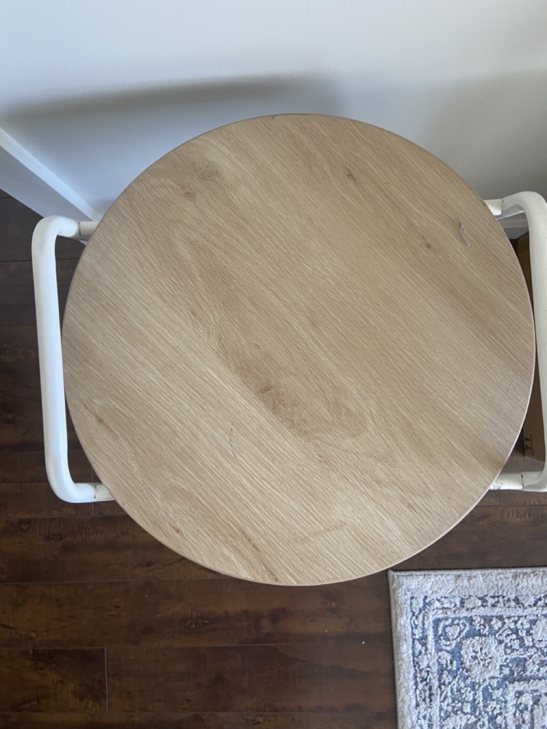 White Metal Side Table with Round Wood Top and Magazine Rack - photo 3