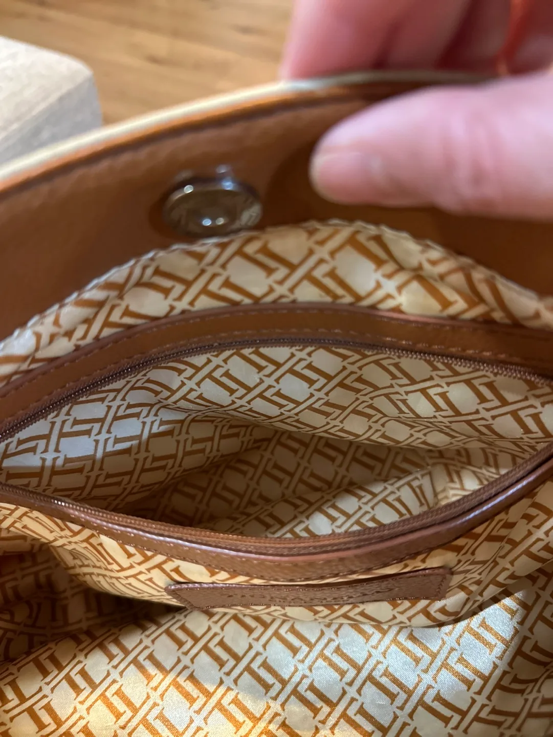 Tignanello Hobo Bag Two-toned Leather Tote Bag image indicator(8)