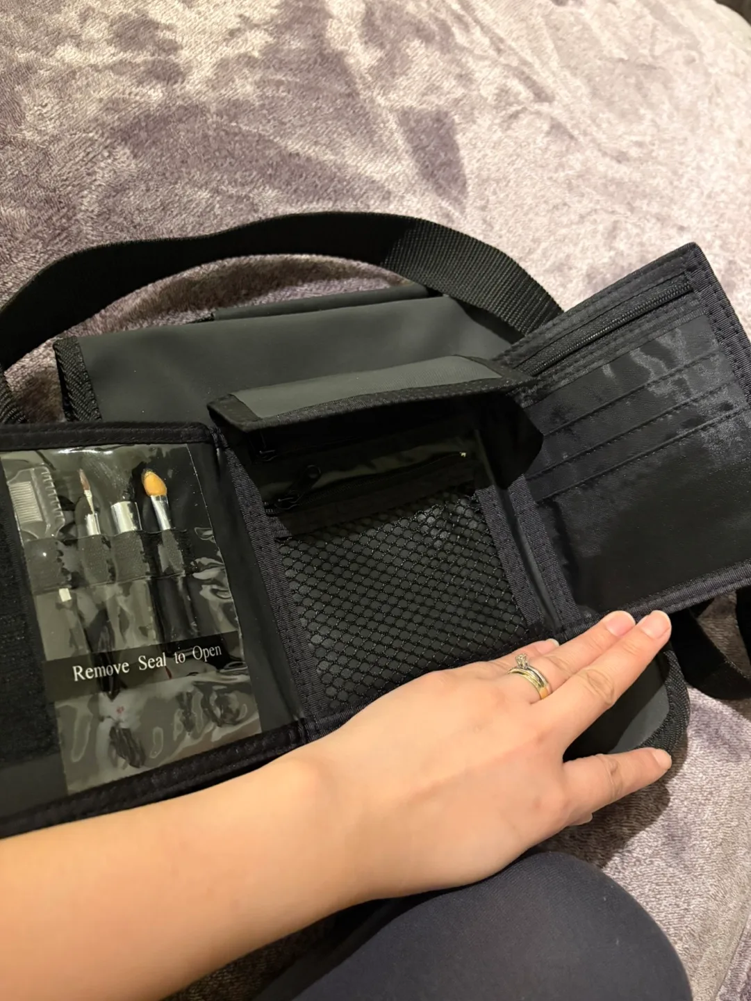 Black Crossbody Bag with Multiple Compartments image indicator(2)