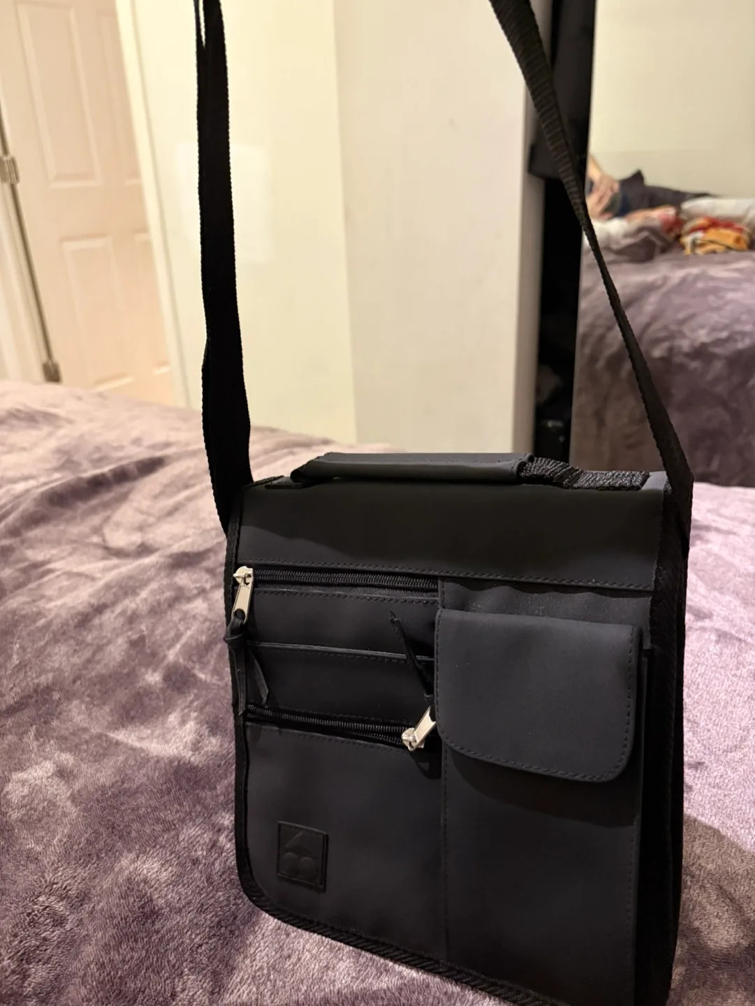 Black Crossbody Bag with Multiple Compartments image indicator(4)