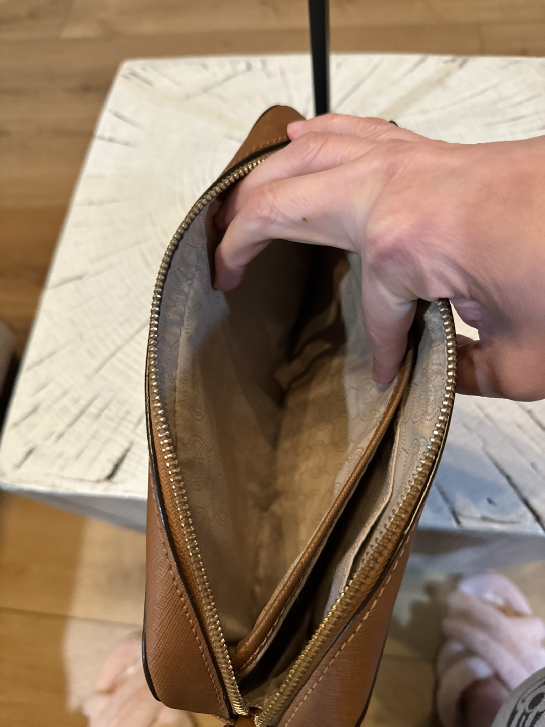 Authentic Michael Kors Brown Leather Crossbody Bag - photo 4