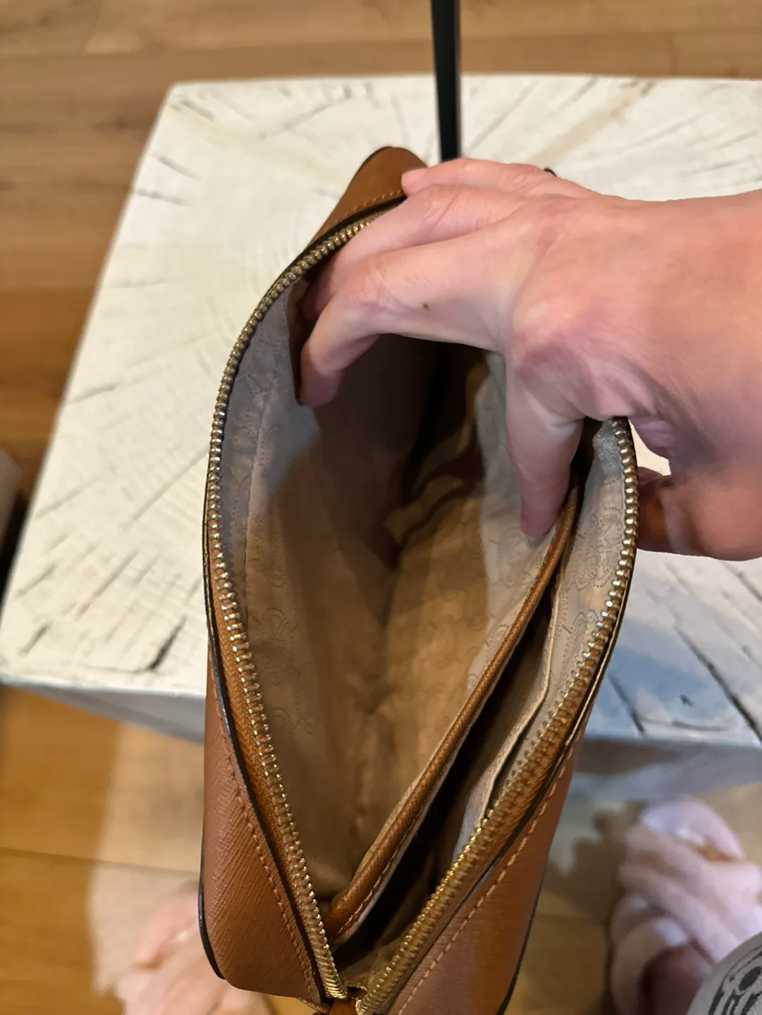 Authentic Michael Kors Brown Leather Crossbody Bag image indicator(4)