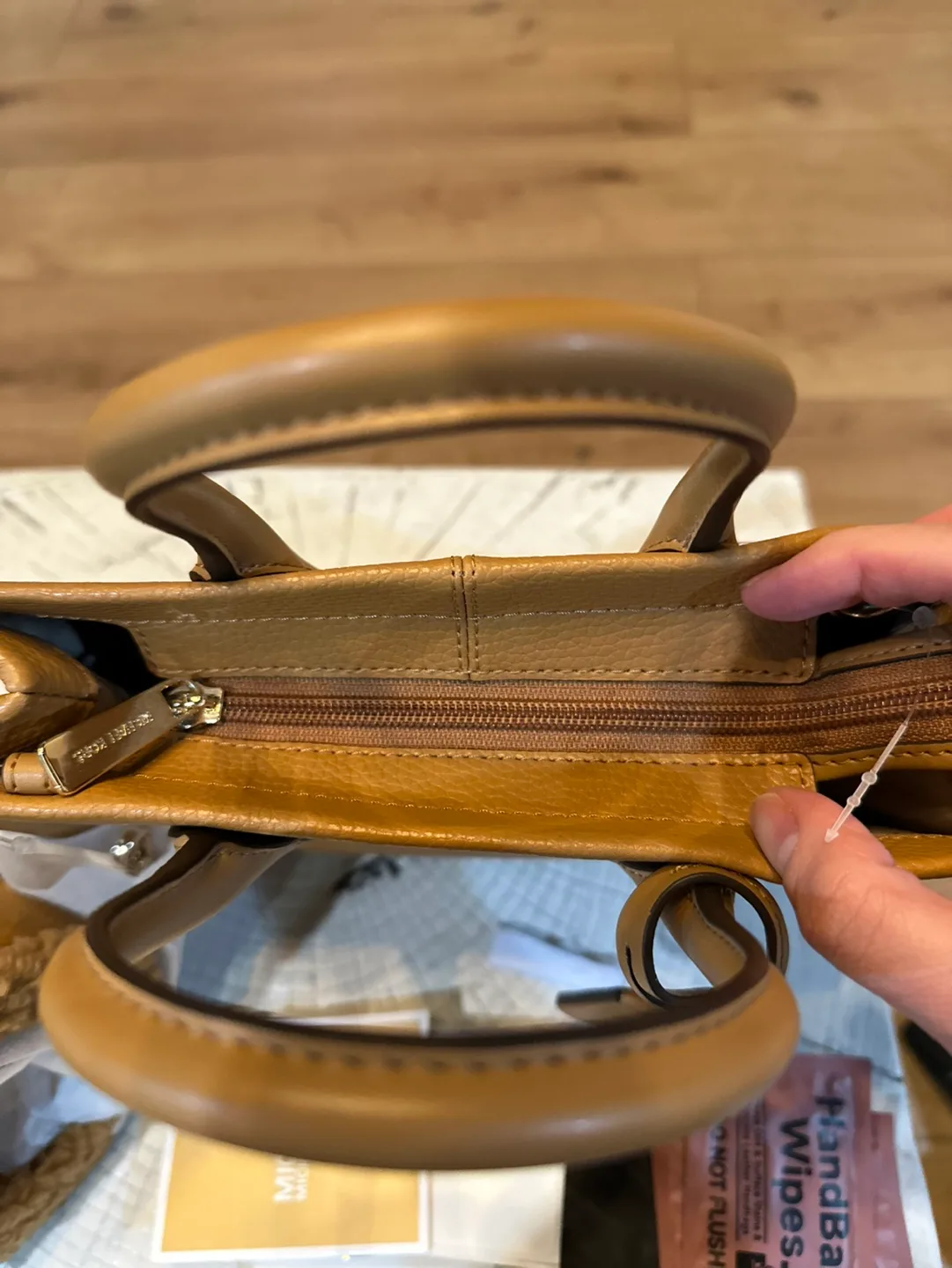 Authentic NWT Michael Kors Tan Leather Tote Bag image indicator(5)