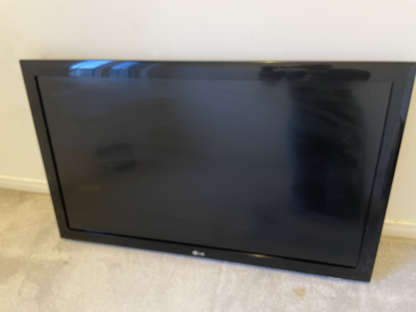 LG 40” LCD HDTV - photo 2