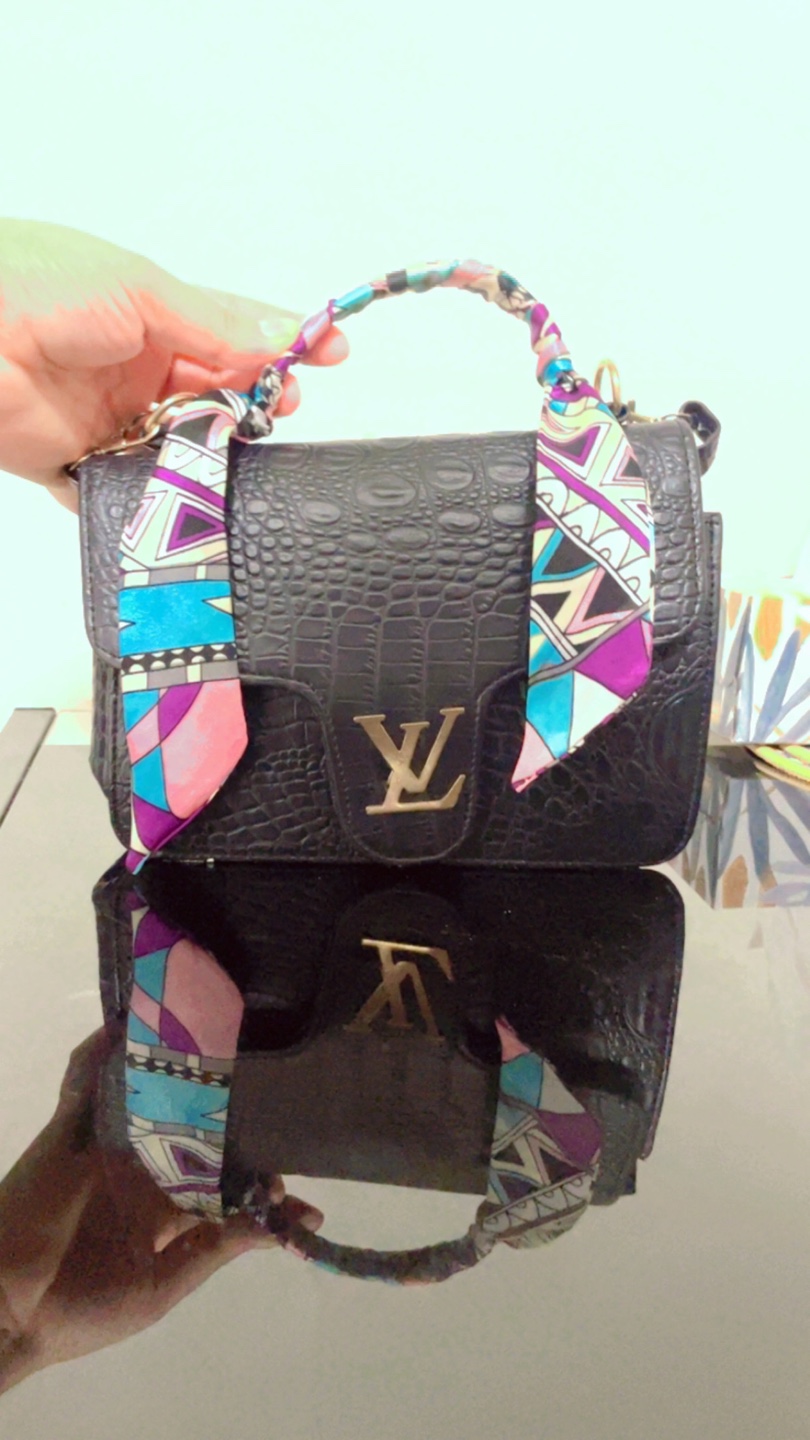 Stylish Crocodile-Embossed Handbag with Scarf Accent - photo 3