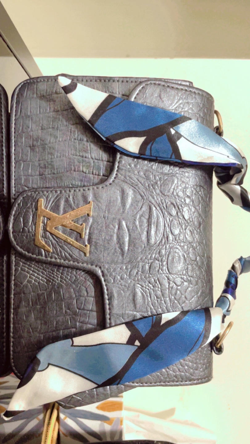 Stylish Crocodile-Embossed Handbag with Scarf Accent - photo 5