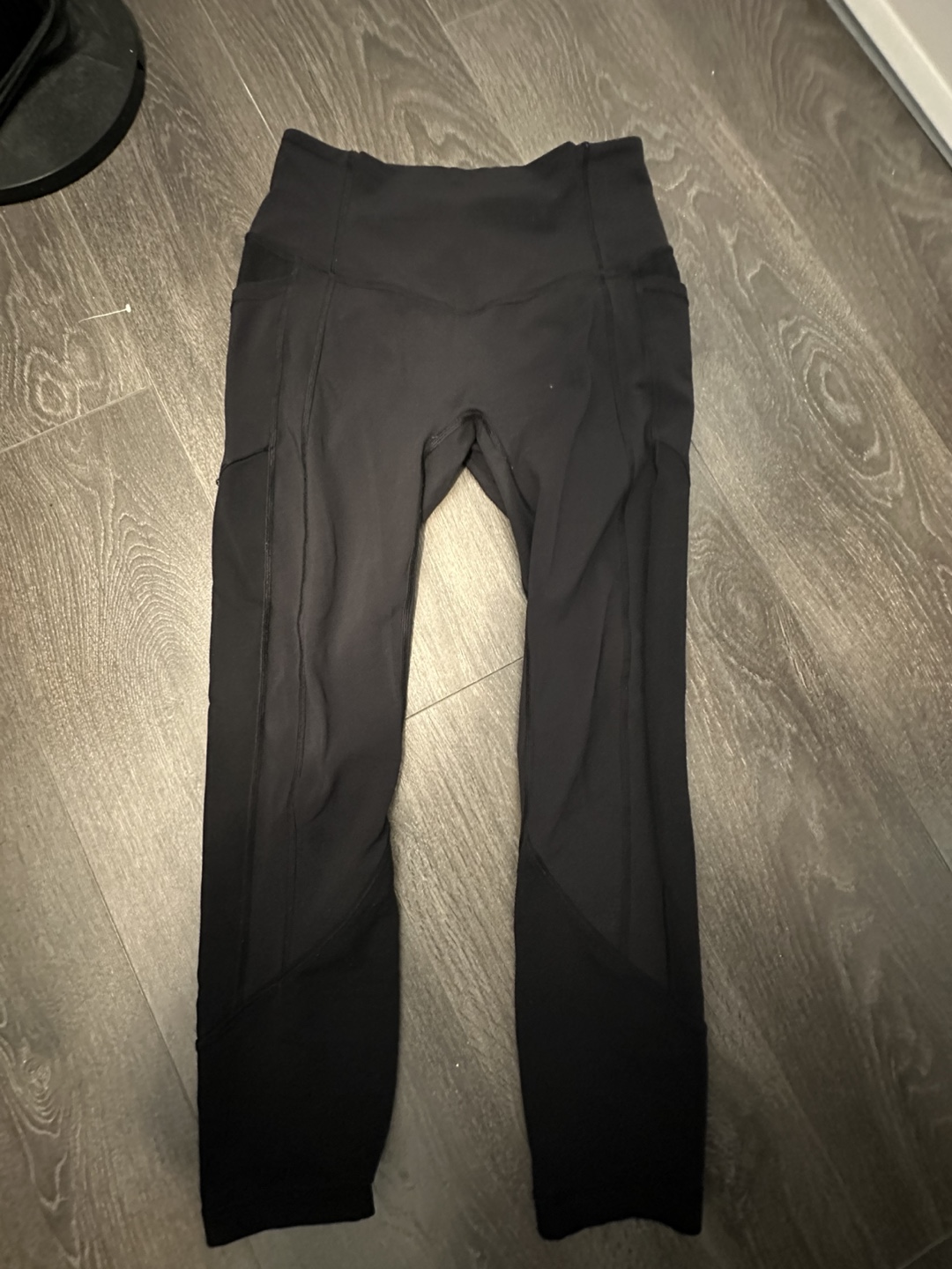 Lululemon All The Right Places in Good Condition (Size 6)