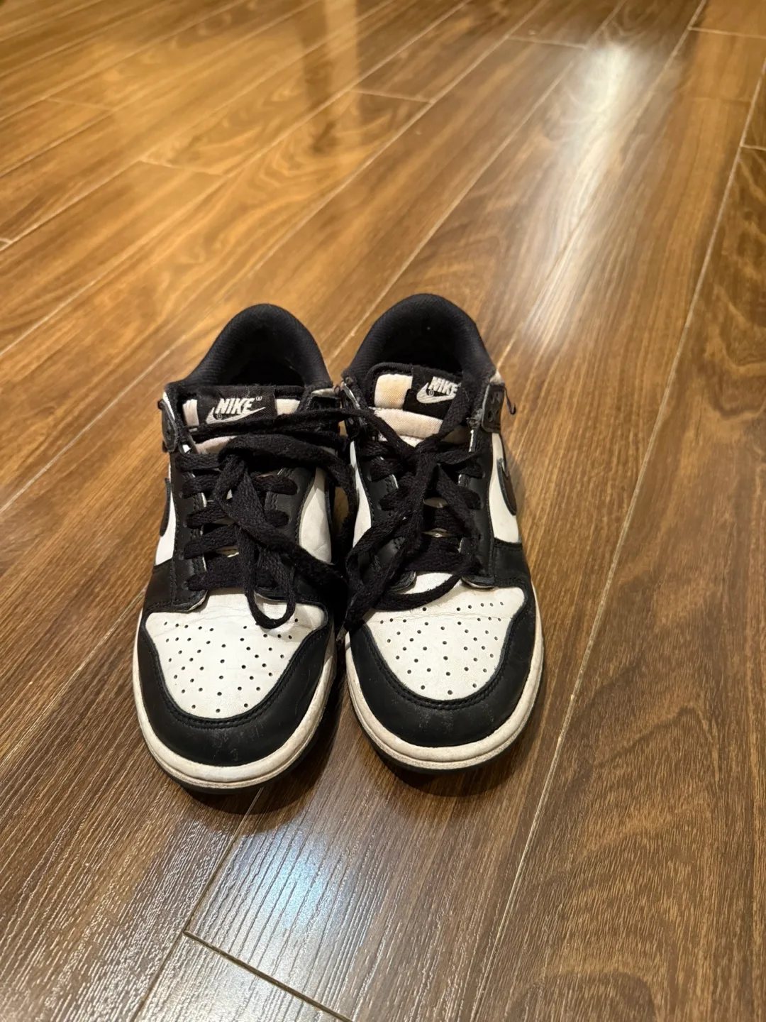 Nike Dunk Black and White Sneakers ( size 4.5 Y) image indicator(3)