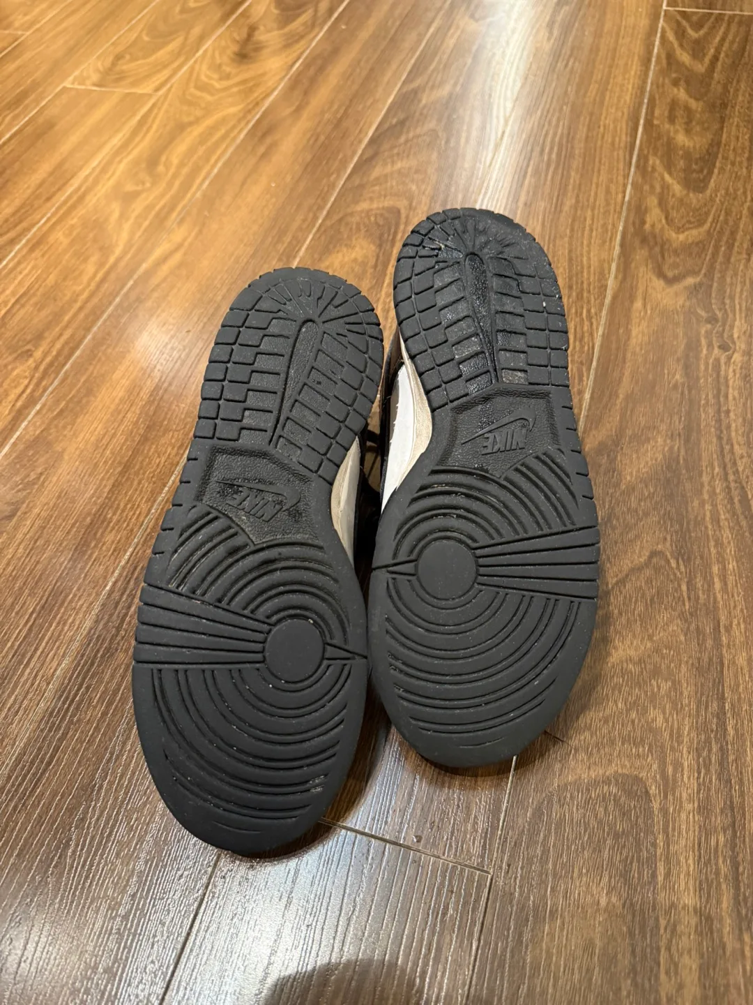 Nike Dunk Black and White Sneakers ( size 4.5 Y) image indicator(5)