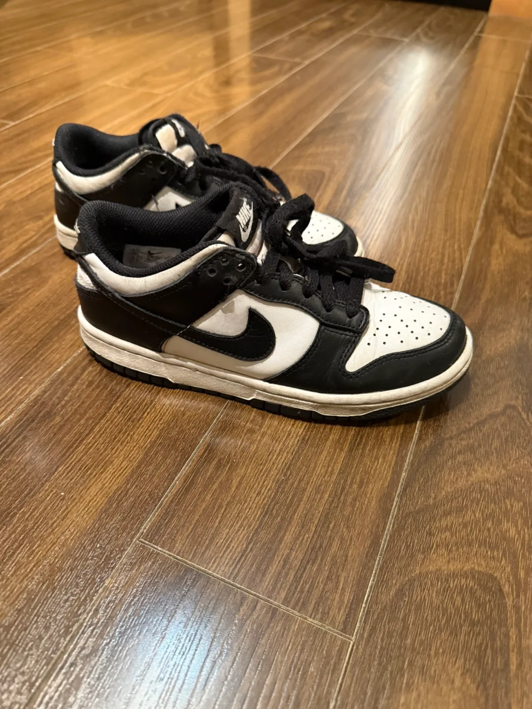 Nike Dunk Black and White Sneakers ( size 4.5 Y) image indicator(4)