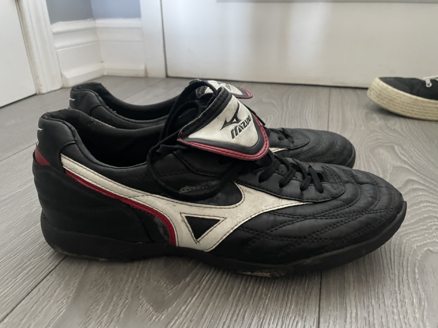 Mizuno Men's Black Football Boots Size US 9