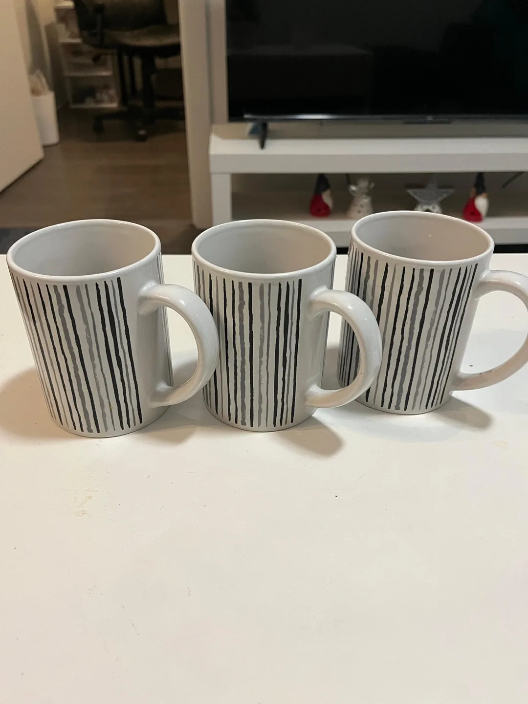 Set of three mugs with grey and black stripes thumbnail