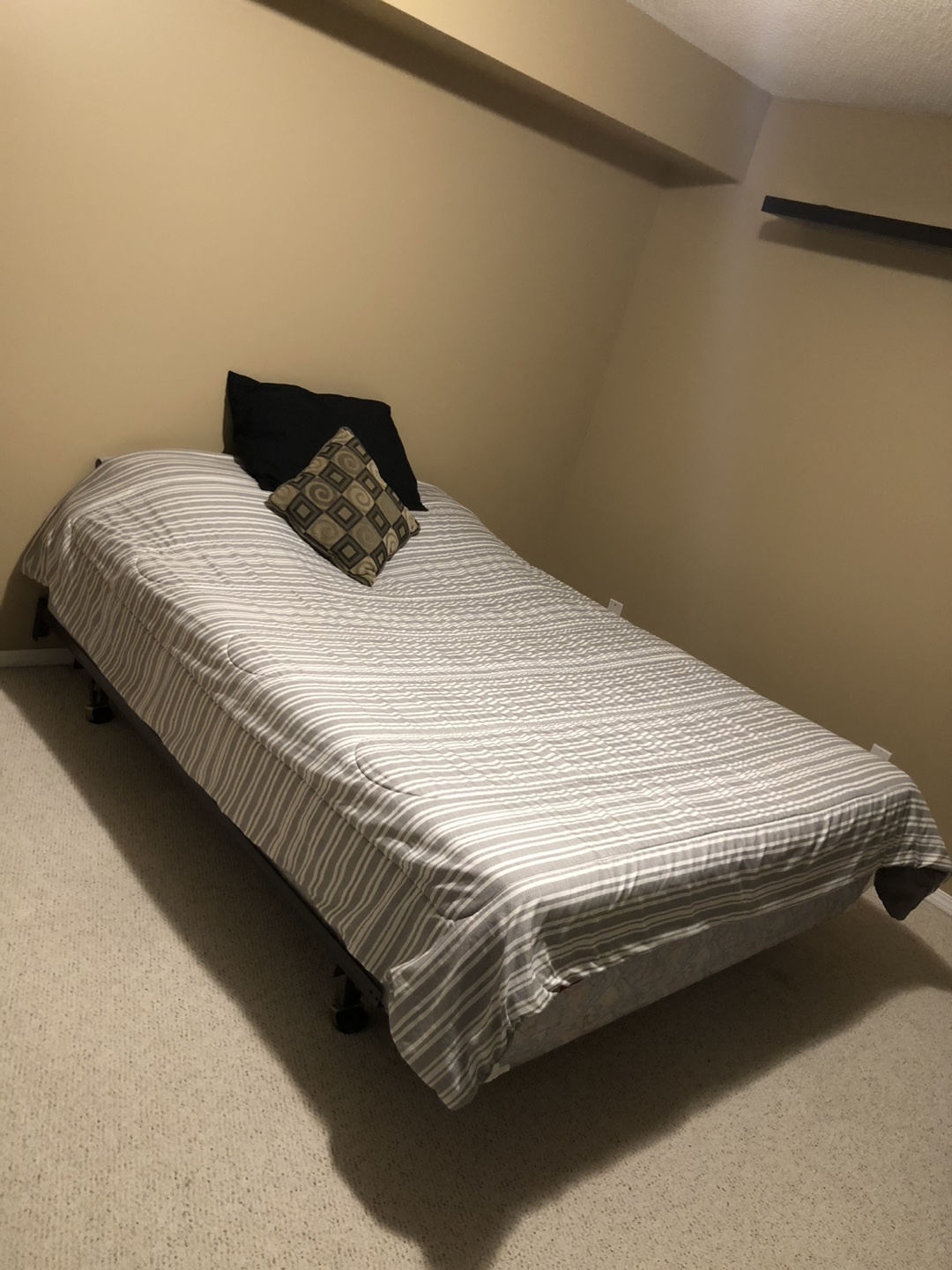 Queen bed - photo 2