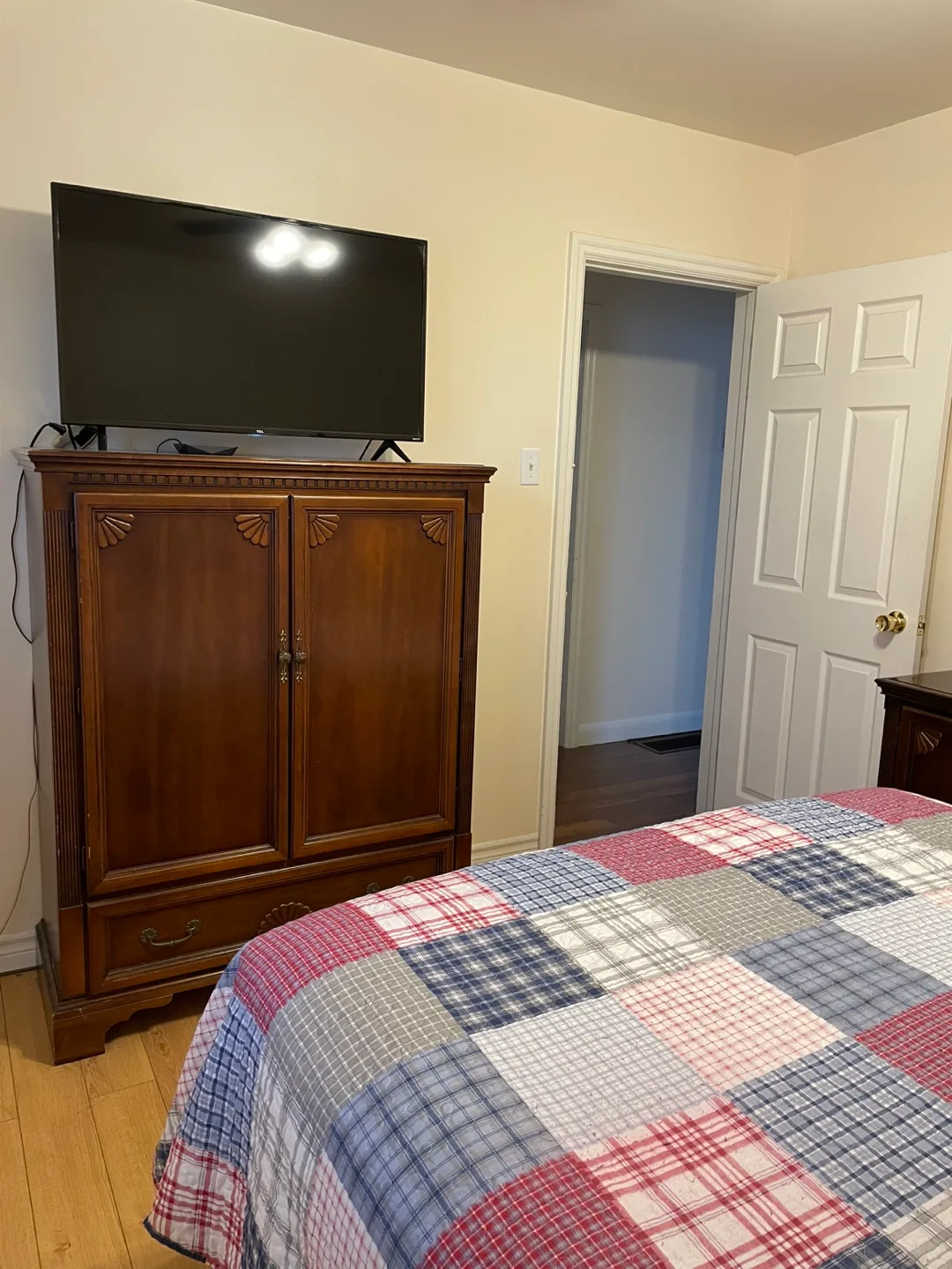 Queen Size Solid Cherry wood bedroom set image indicator(4)