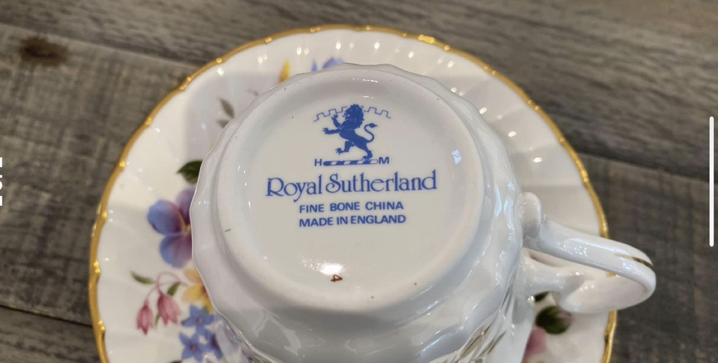 Royal Sutherland Fine Bone China Teacups and Saucers - photo 2