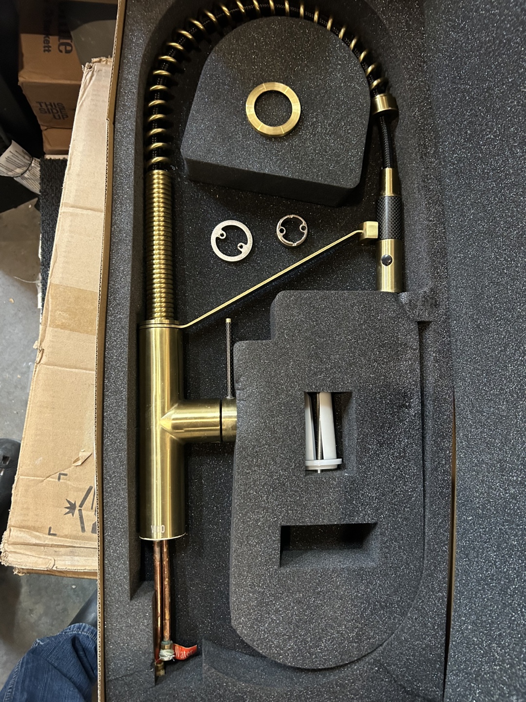New Vigo Pull-Down Kitchen Faucet Matte Brushed Gold - photo 2