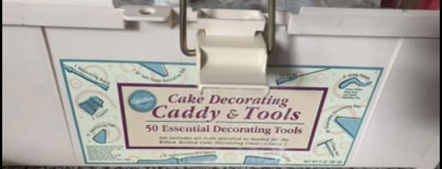 Wilton Cake Decorating Caddy & Tools - photo 3