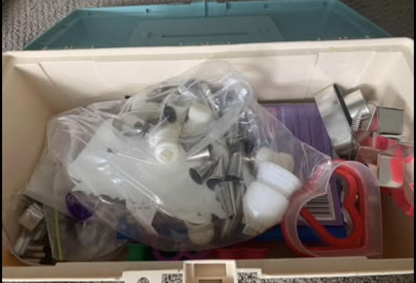 Wilton Cake Decorating Caddy & Tools - photo 4
