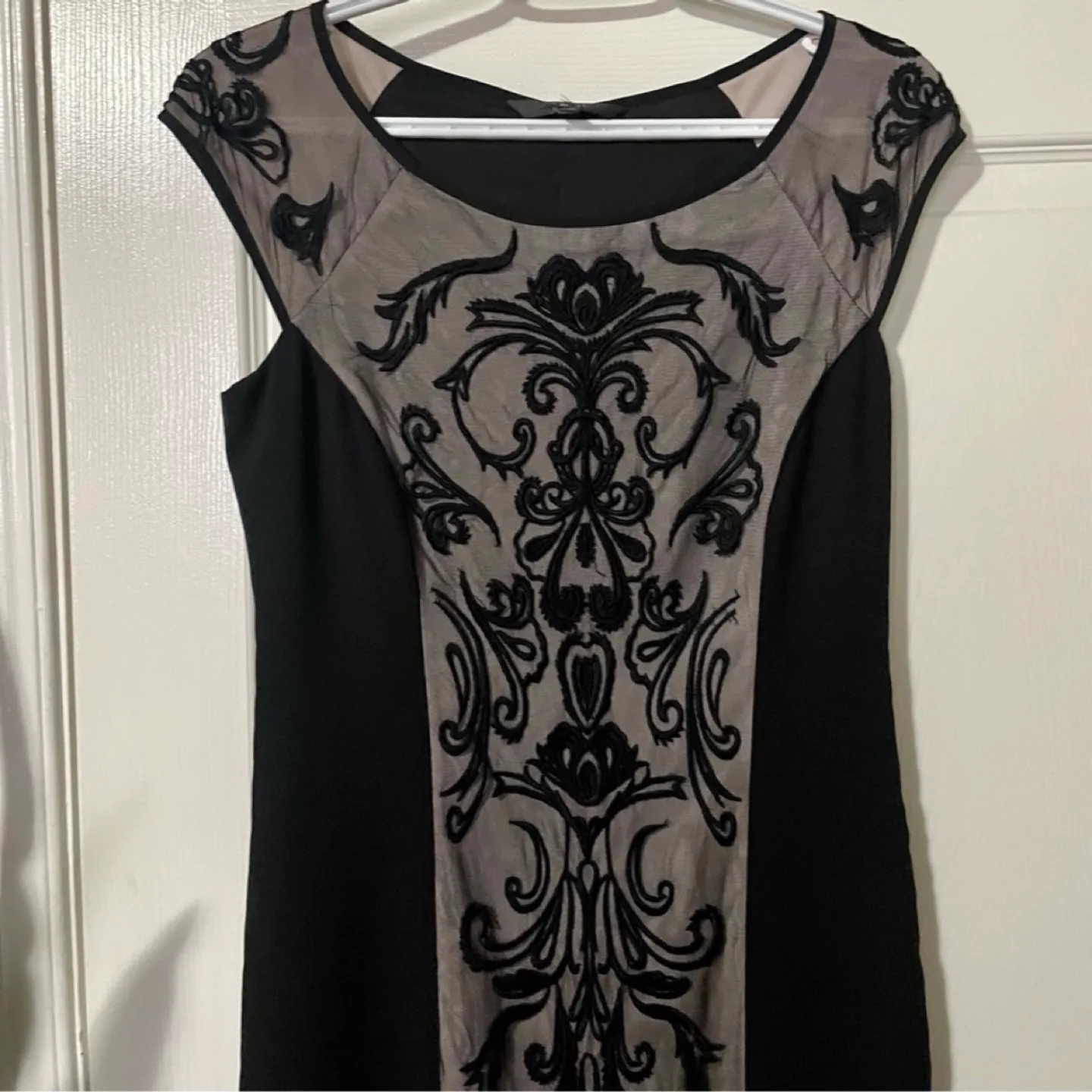 Coast Beautiful Sleeveless Dress image indicator(4)