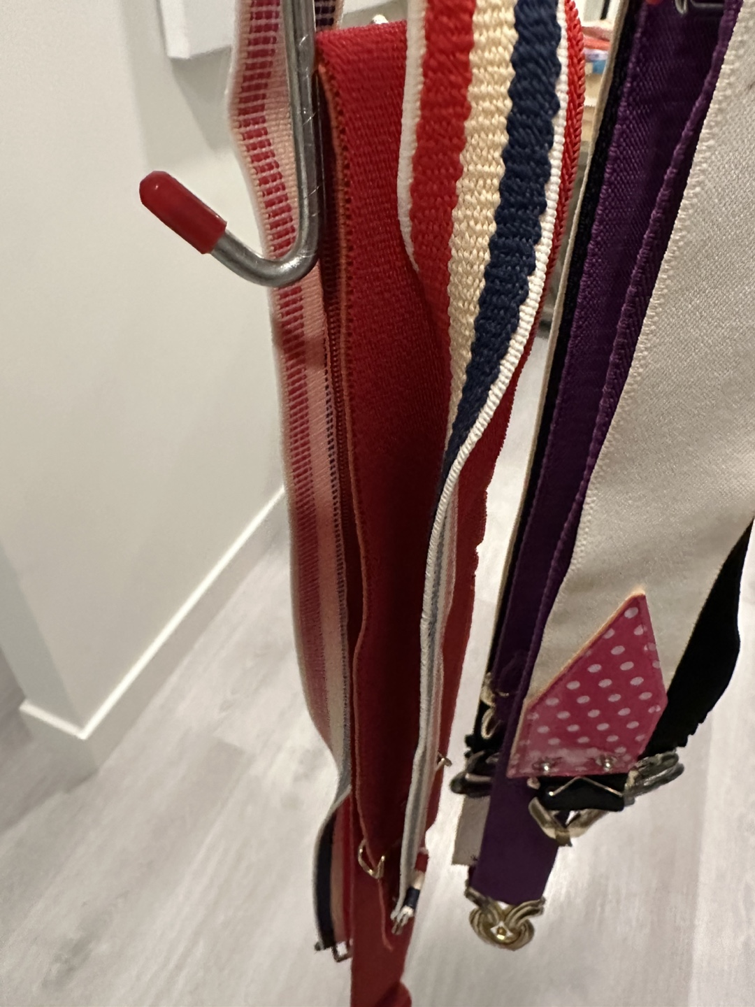 BELT BUNDLE WITH METAL ORGANIZER