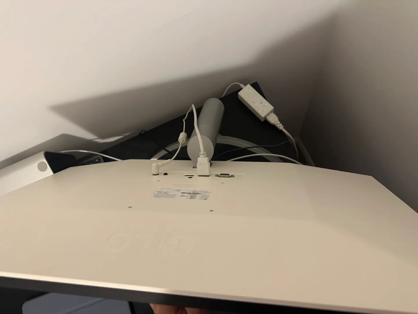 LG 27 inch computer monitor image indicator(2)