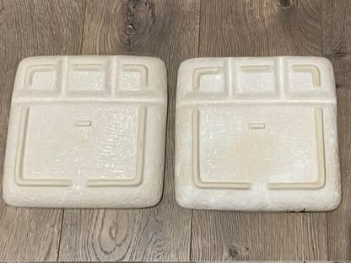 Pair of Divided Ceramic Plates, Green and White image indicator(3)