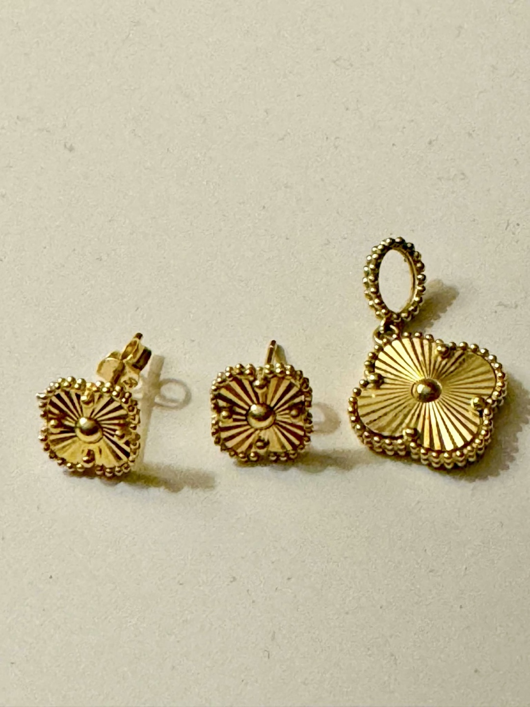 18k Saudi Gold  Clover Pendant and Earring Set