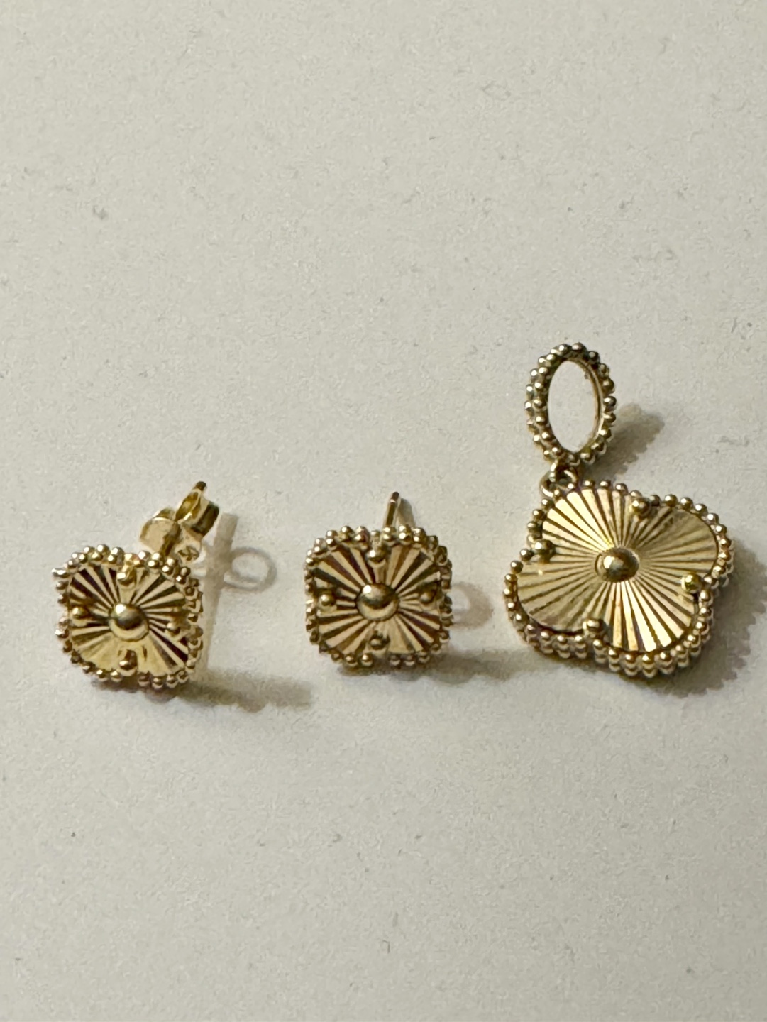 18k Saudi Gold  Clover Pendant and Earring Set - photo 2