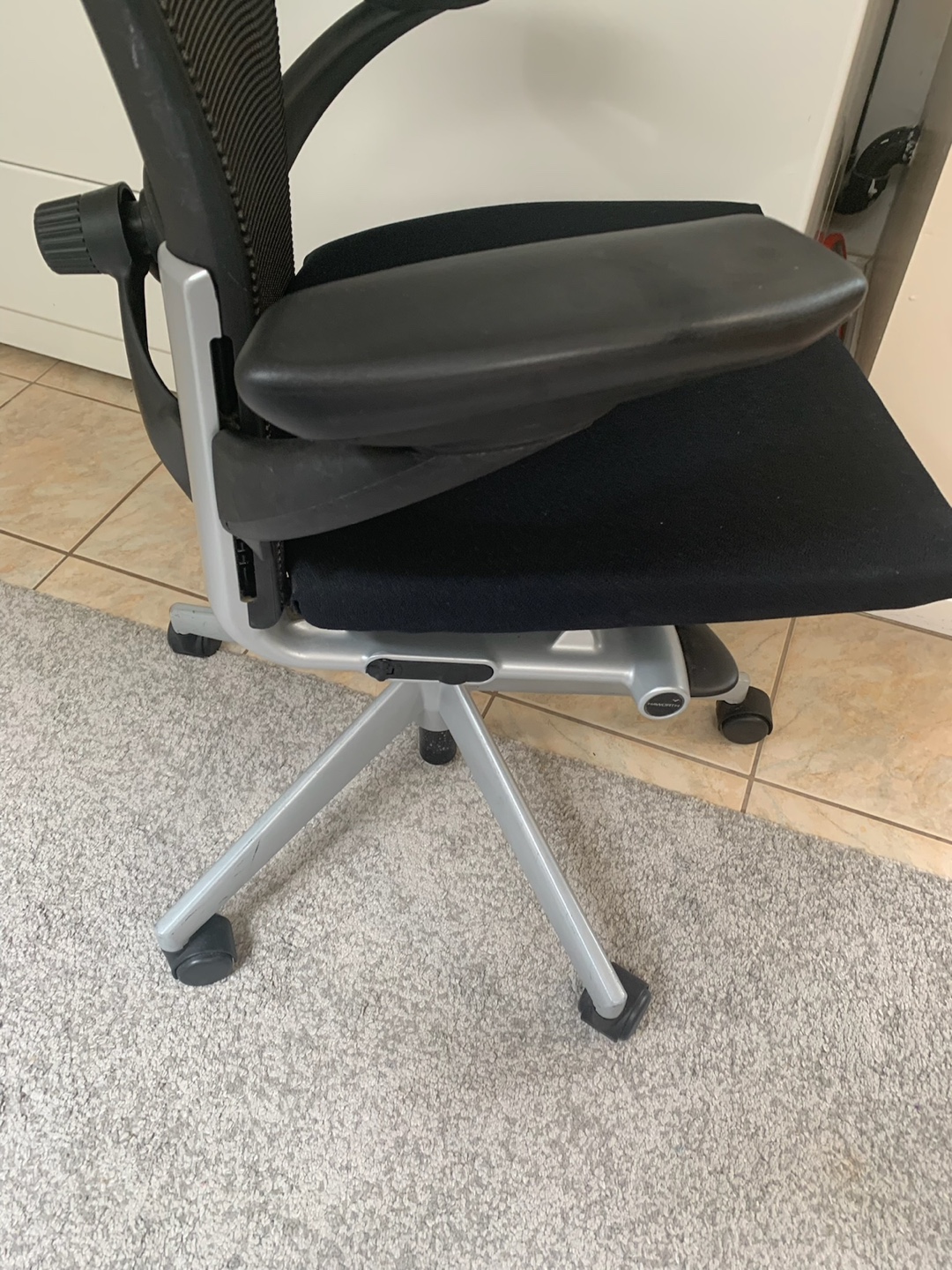 Haworth ergonomic office chair - photo 4