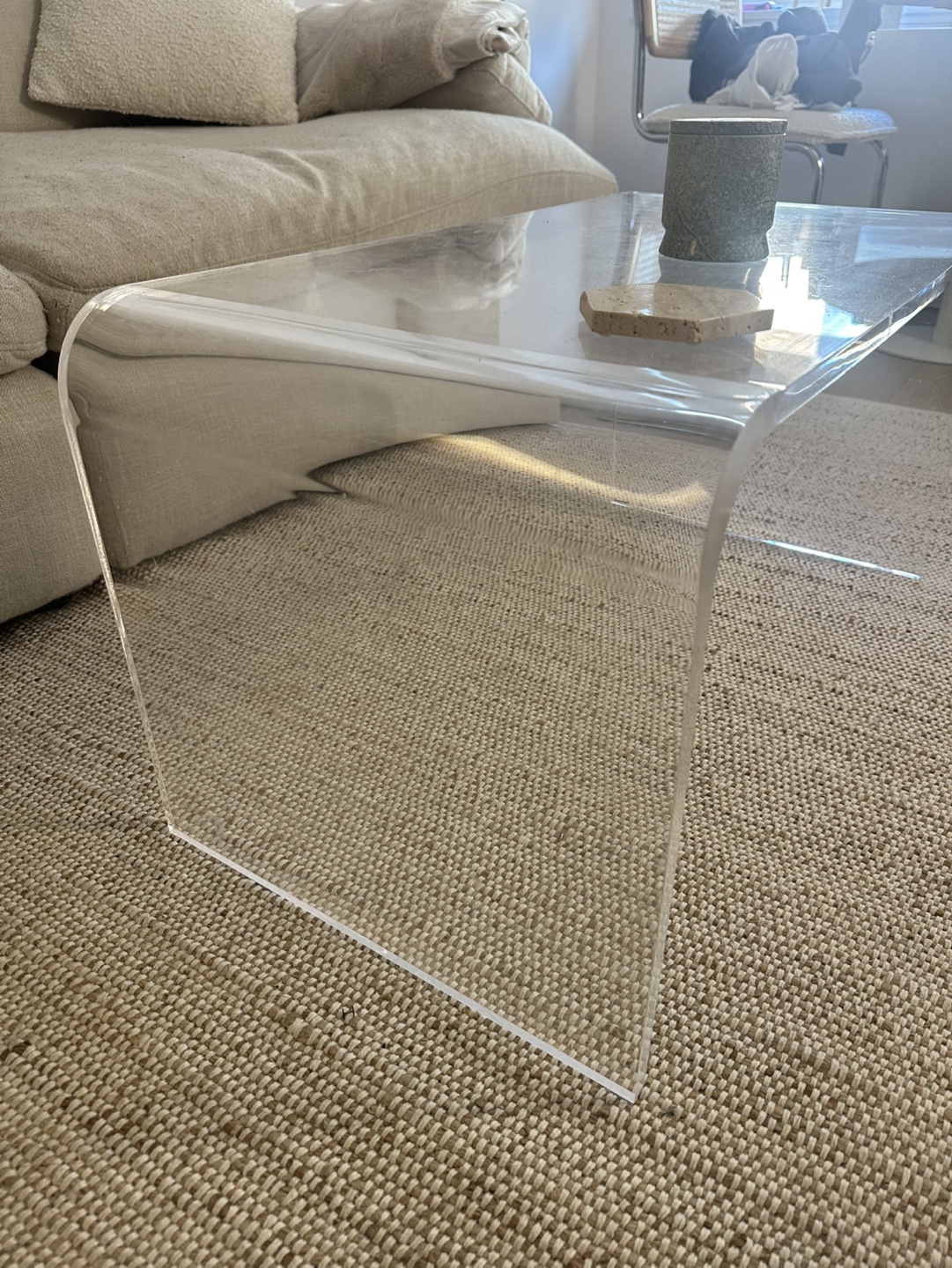 Clear Acrylic Coffee Table - photo 3