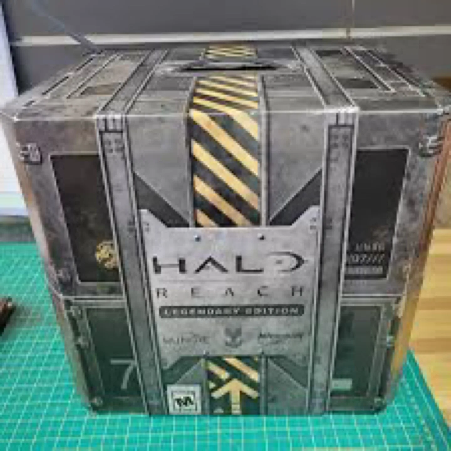 Halo Reach Legendary Edition Collector's Set image indicator(2)