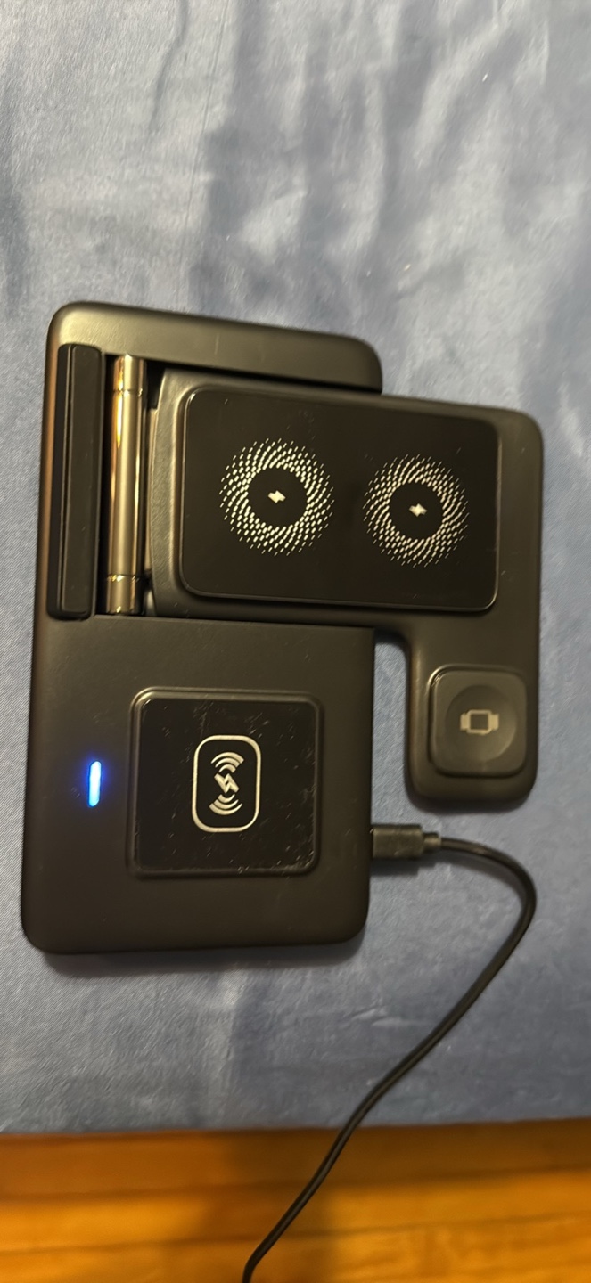 3-in-1 Wireless Charging Station - photo 2