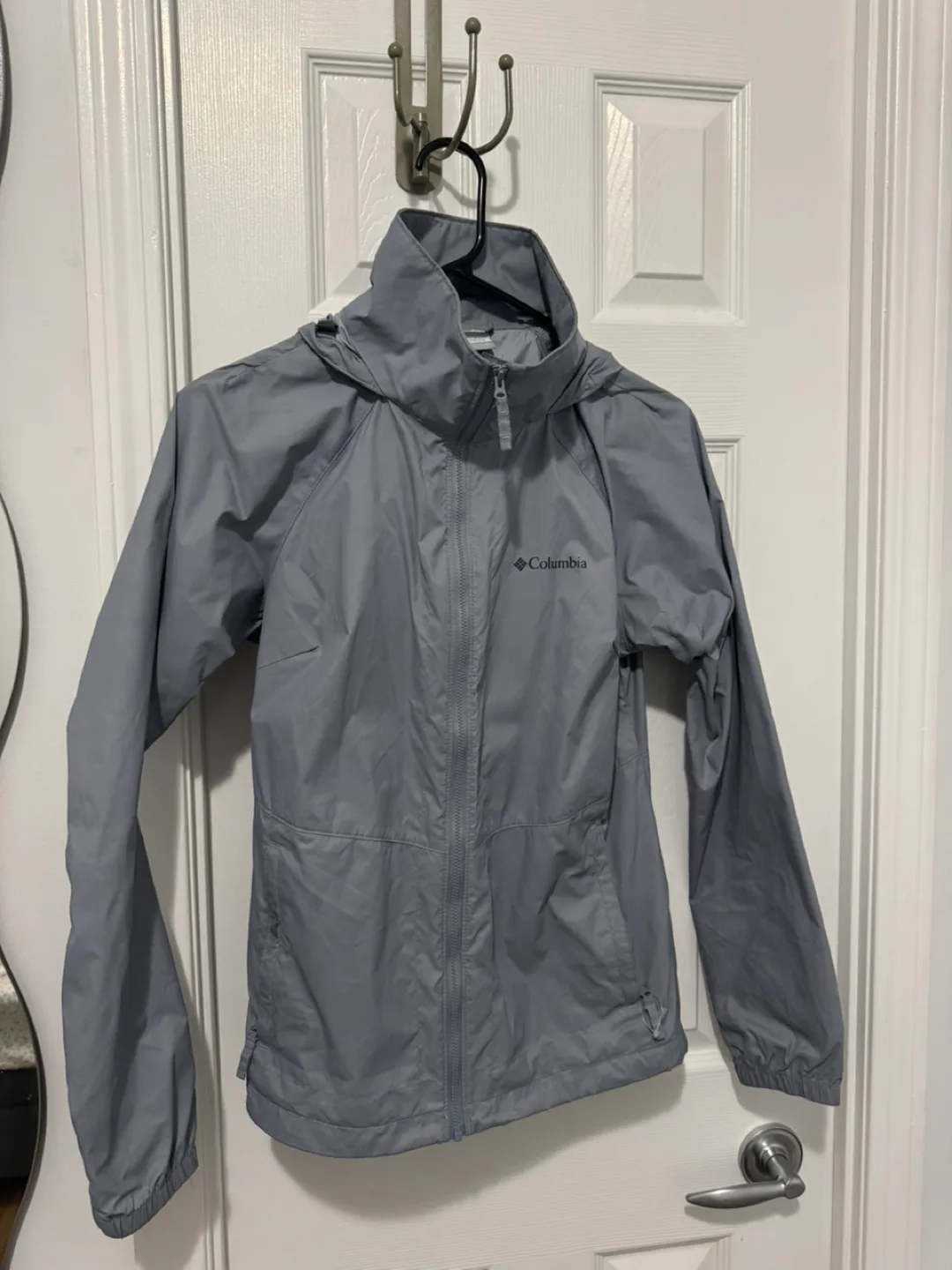 Columbia Women's Size Small Grey Packable Rain Jacket thumbnail
