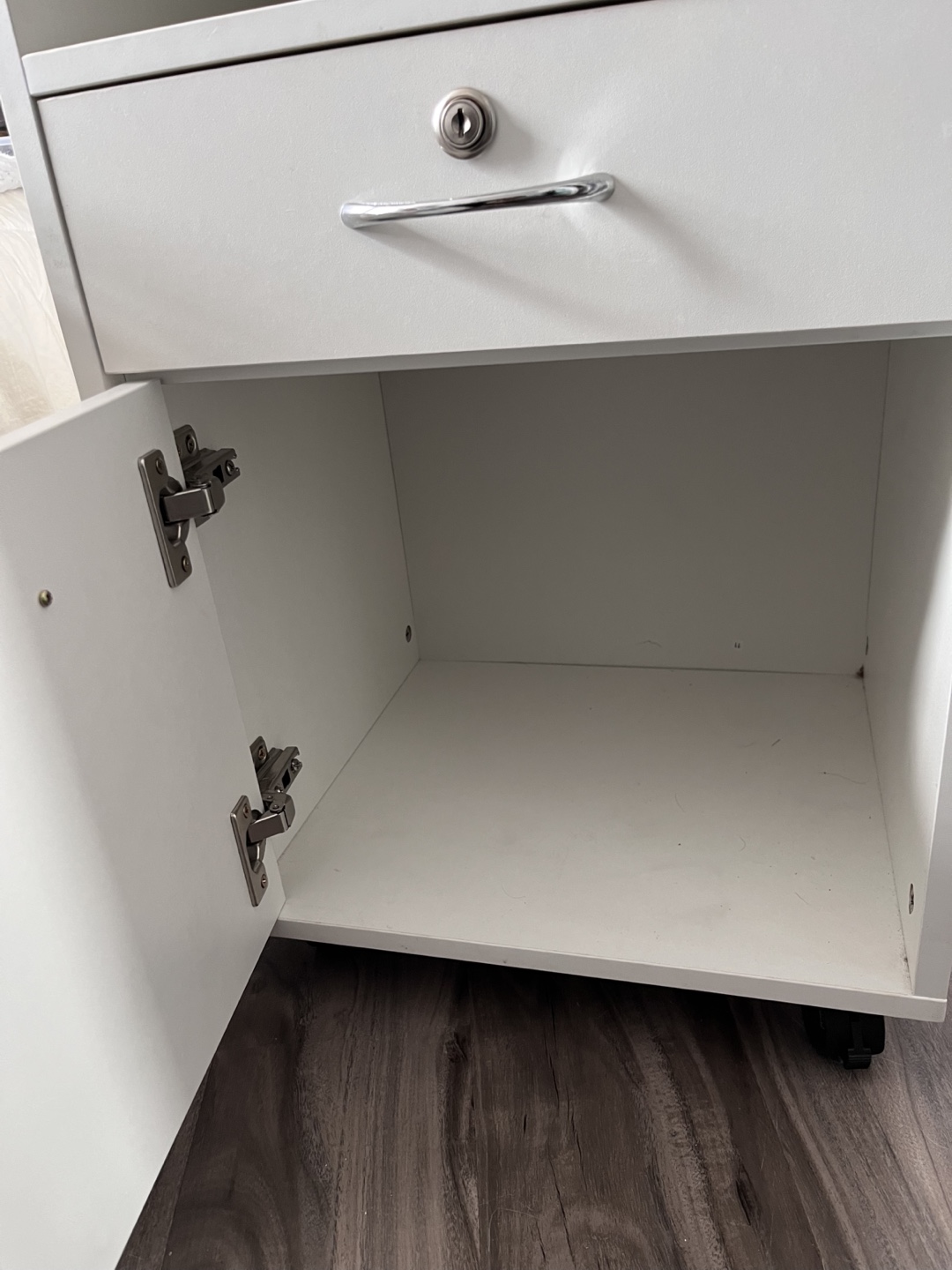 White Mobile File Cabinet with Lock - photo 3