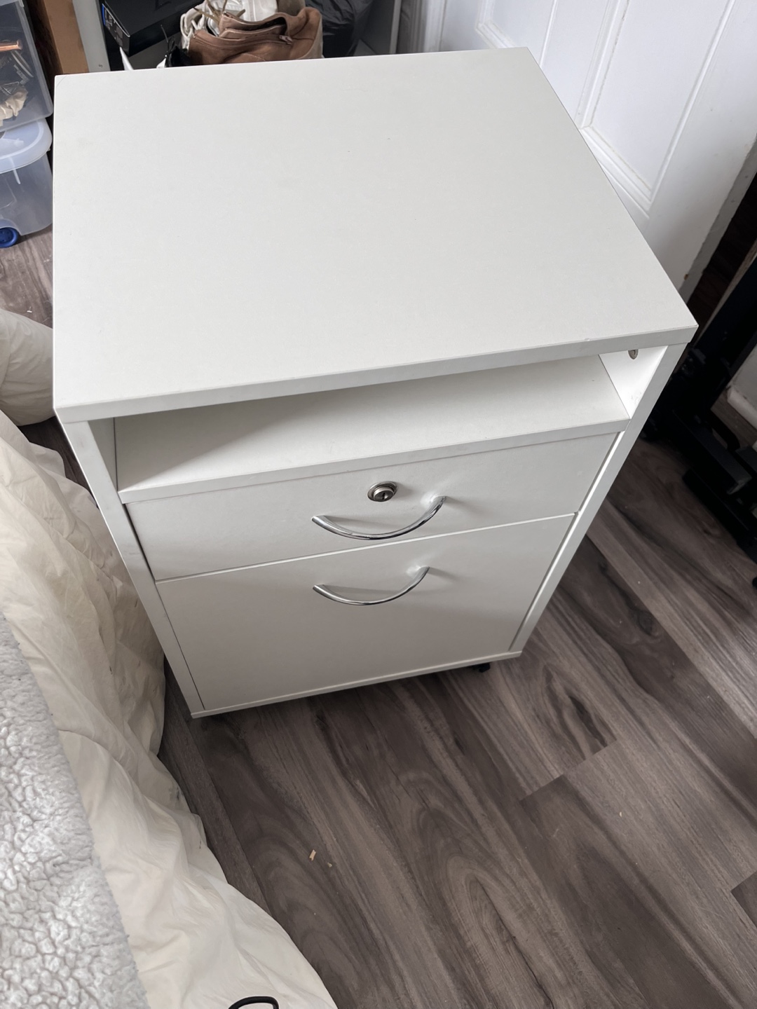 White Mobile File Cabinet with Lock - photo 4