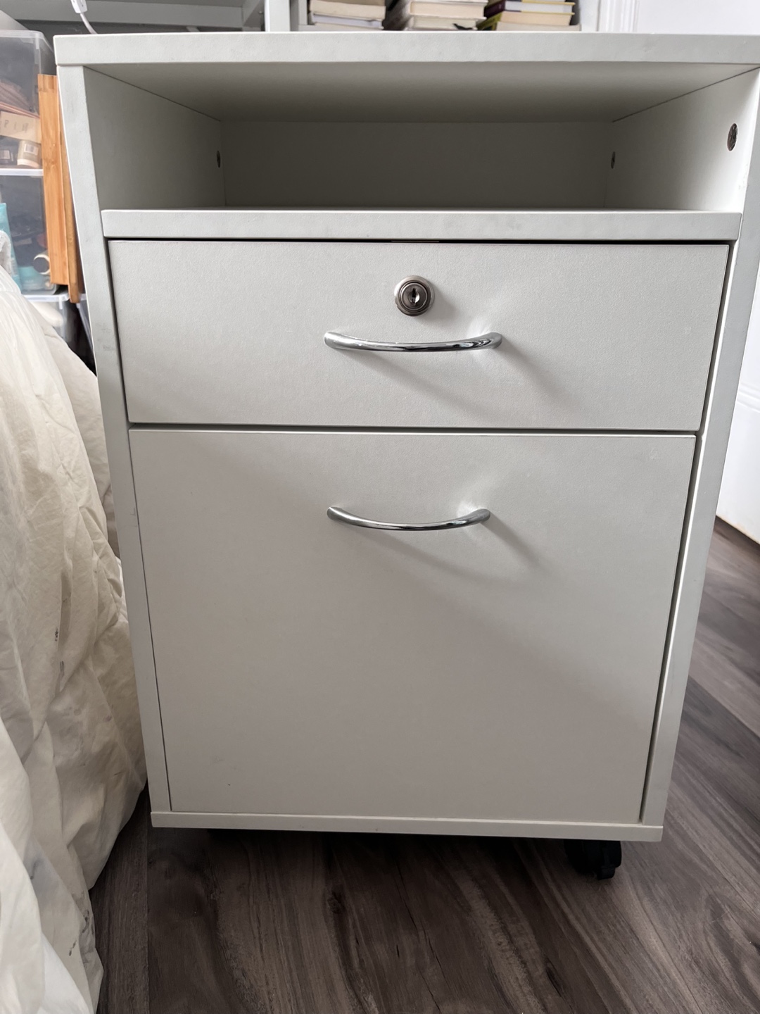 White Mobile File Cabinet with Lock - photo 5